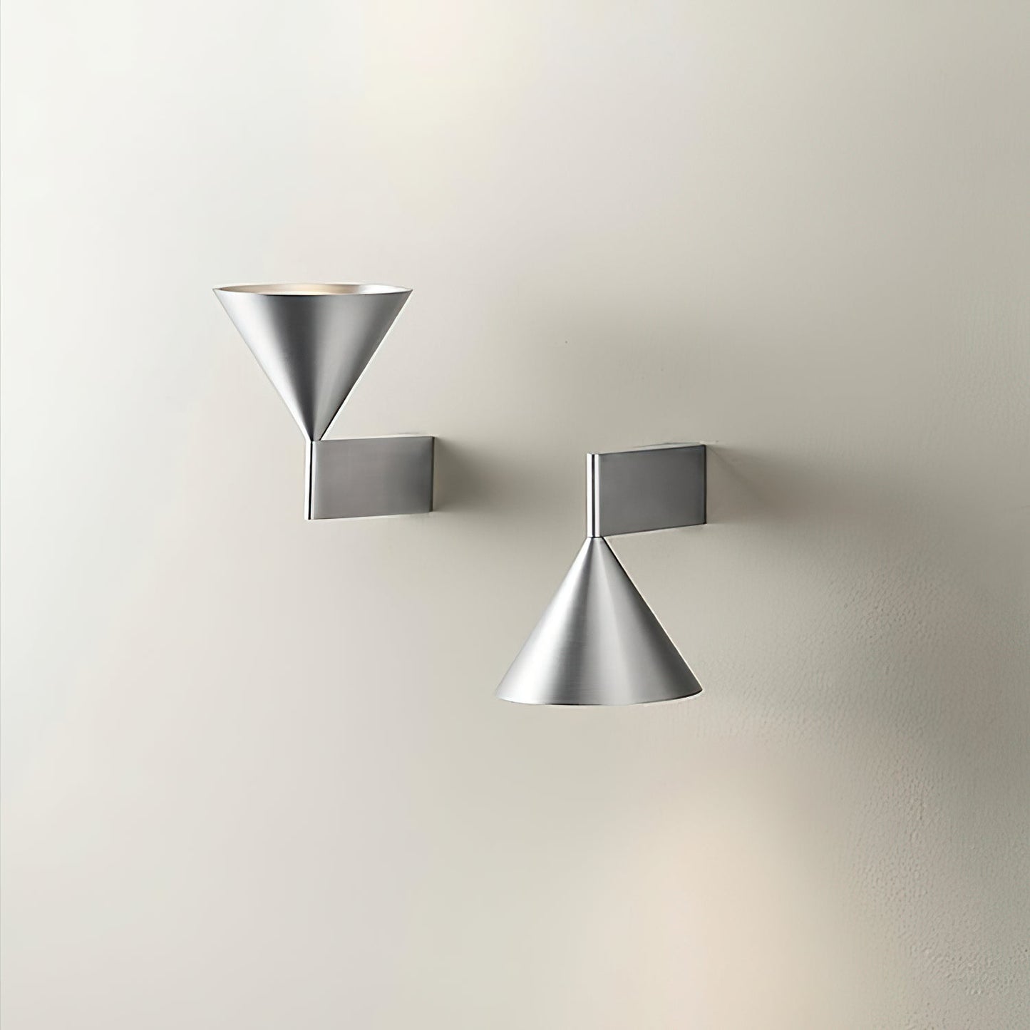 Caris Aluminum Wall Lamp