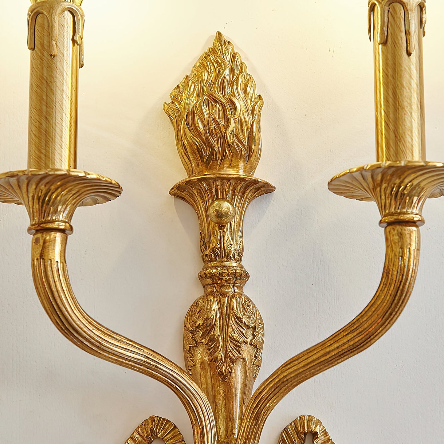Velola Brass Wall Lamp