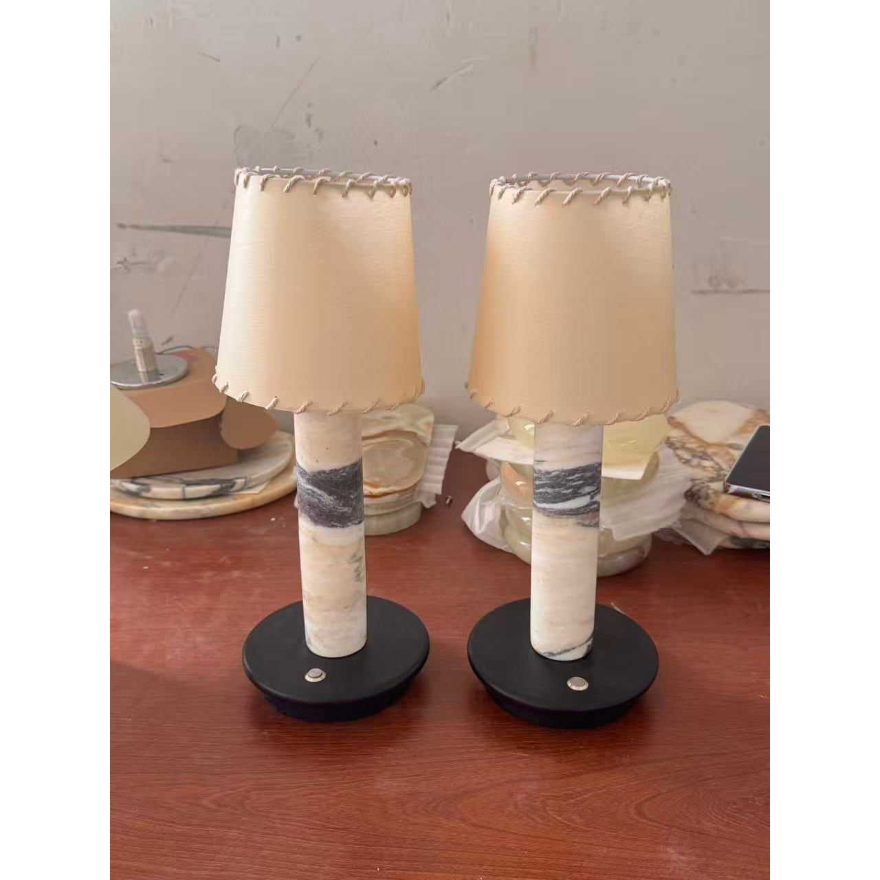 Velia Table Lamp (Built-in Battery)