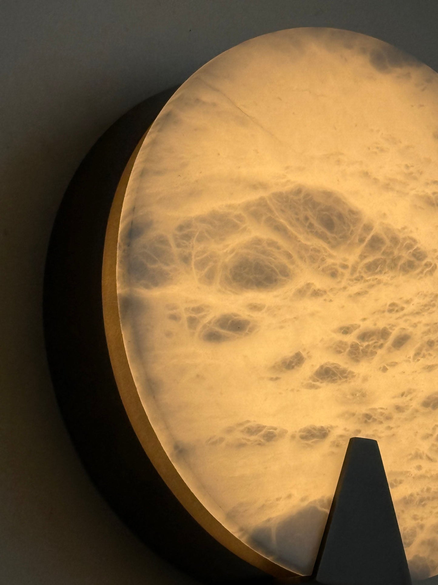 Dovan Alabaster Round Sconce