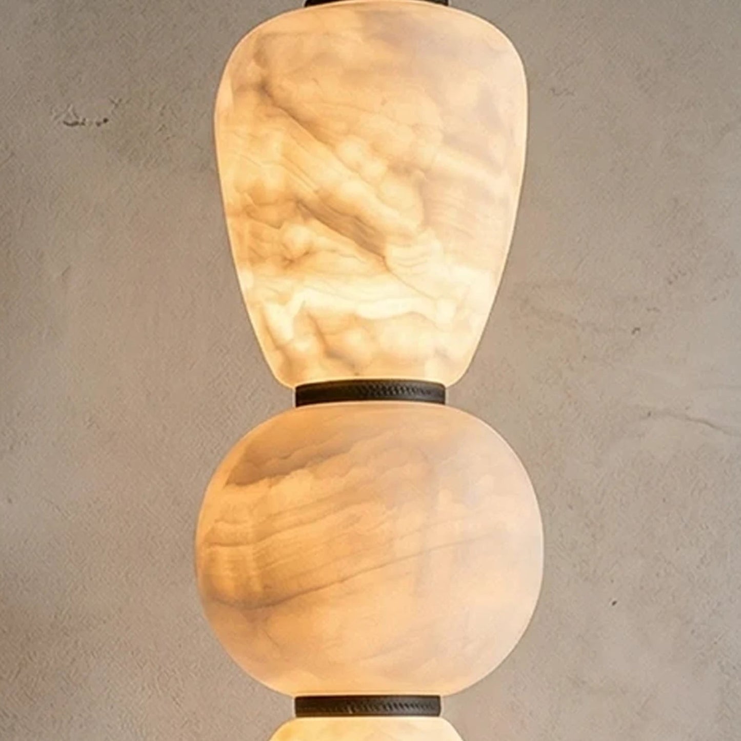 Alabaster Pendulous Pearl Pendant Lamp
