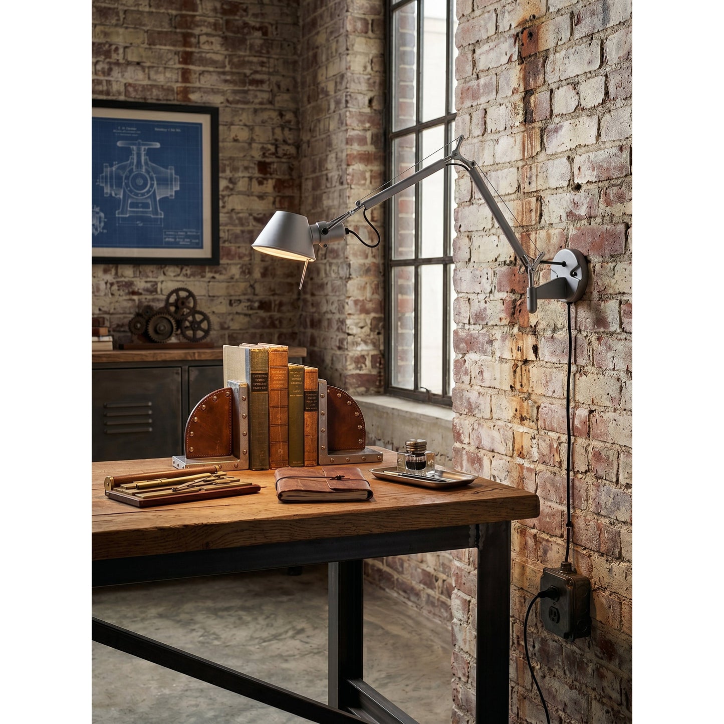 Dovora Rocker Arm Plug-in Sconce