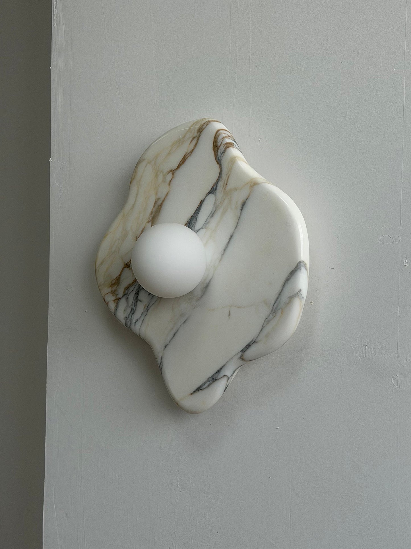 Solo Marble Wall Lamp