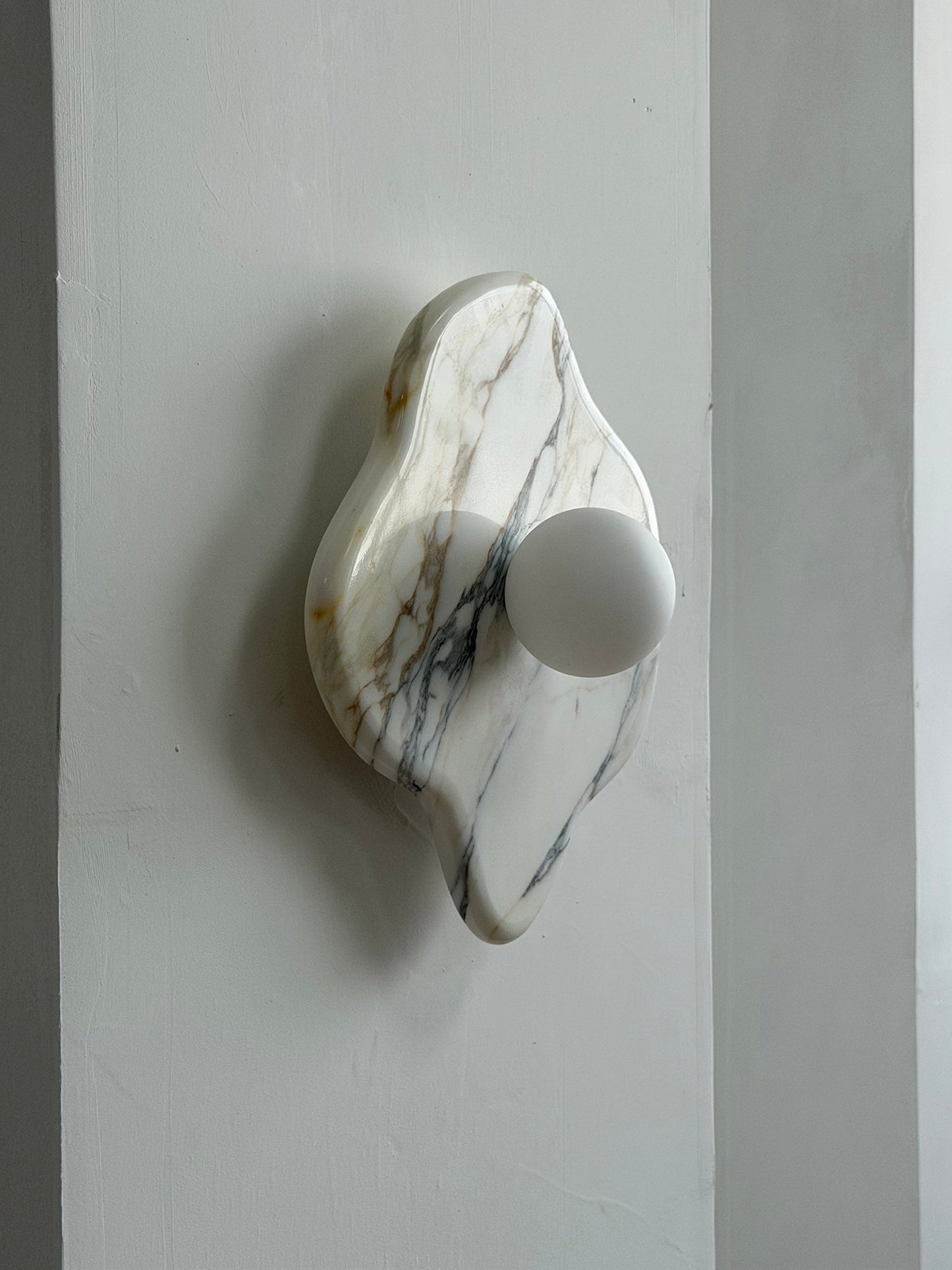 Solo Marble Wall Lamp