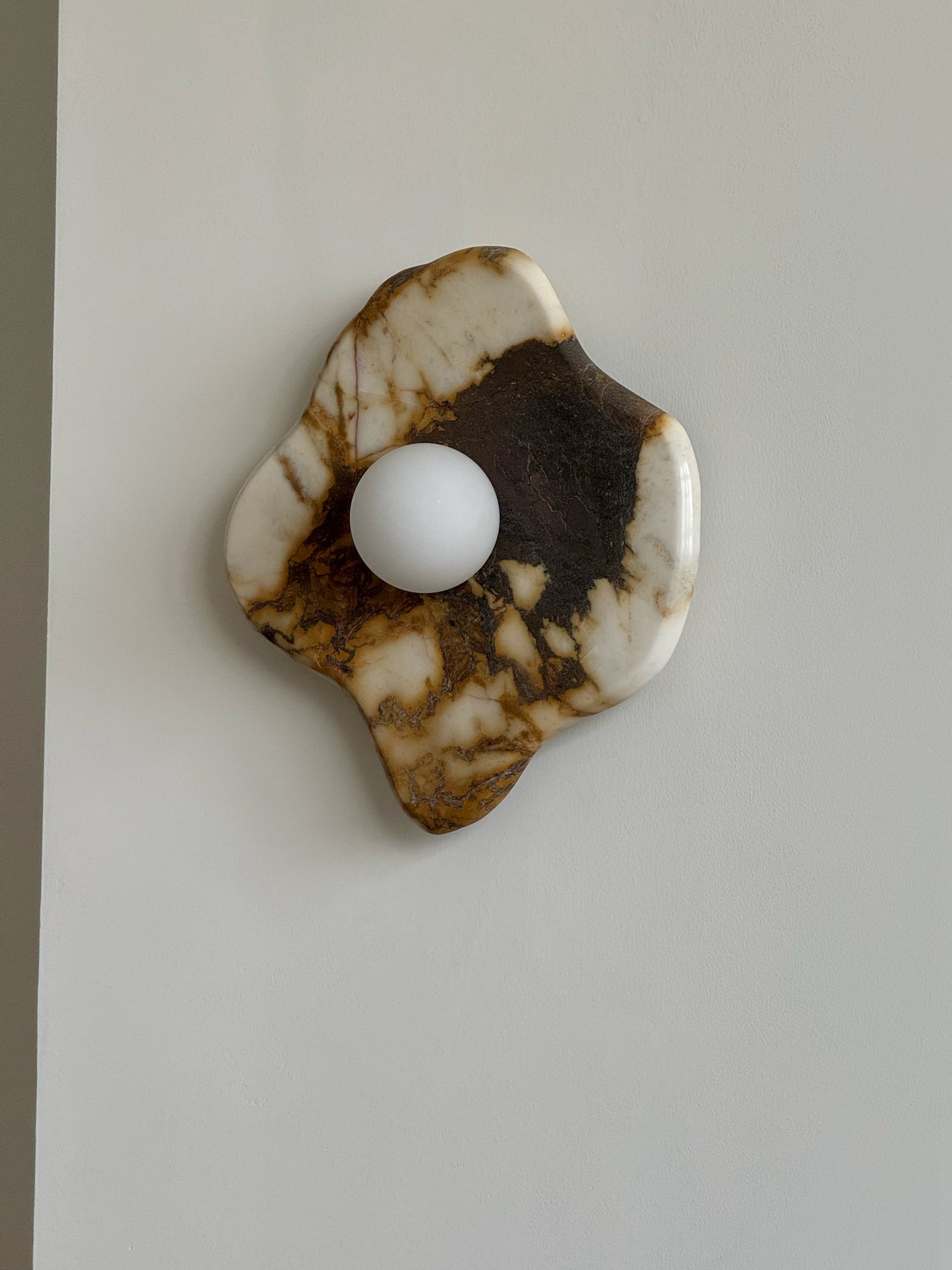 Solo Marble Wall Lamp