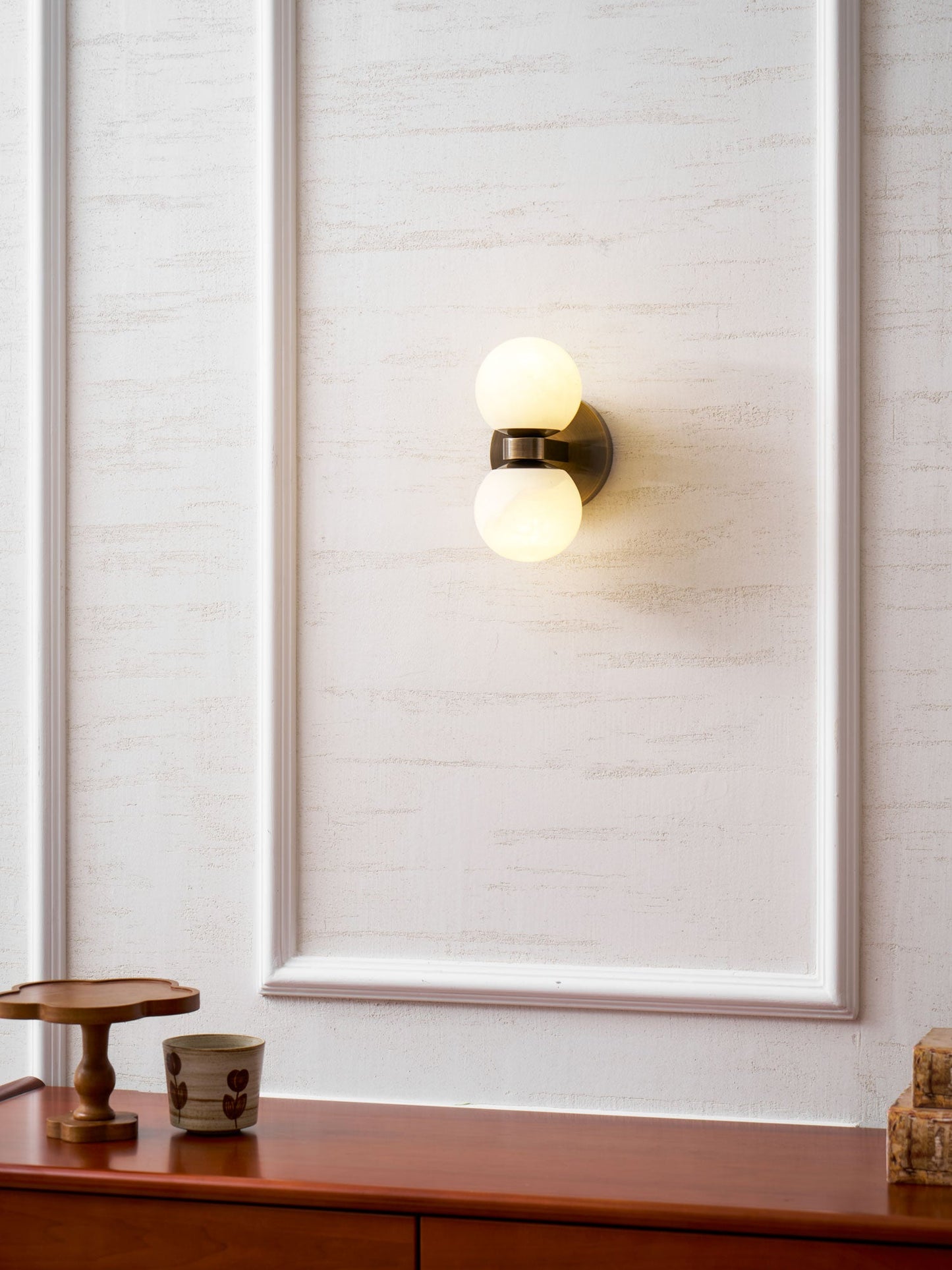 Zela Globe Alabaster Wall Lamp
