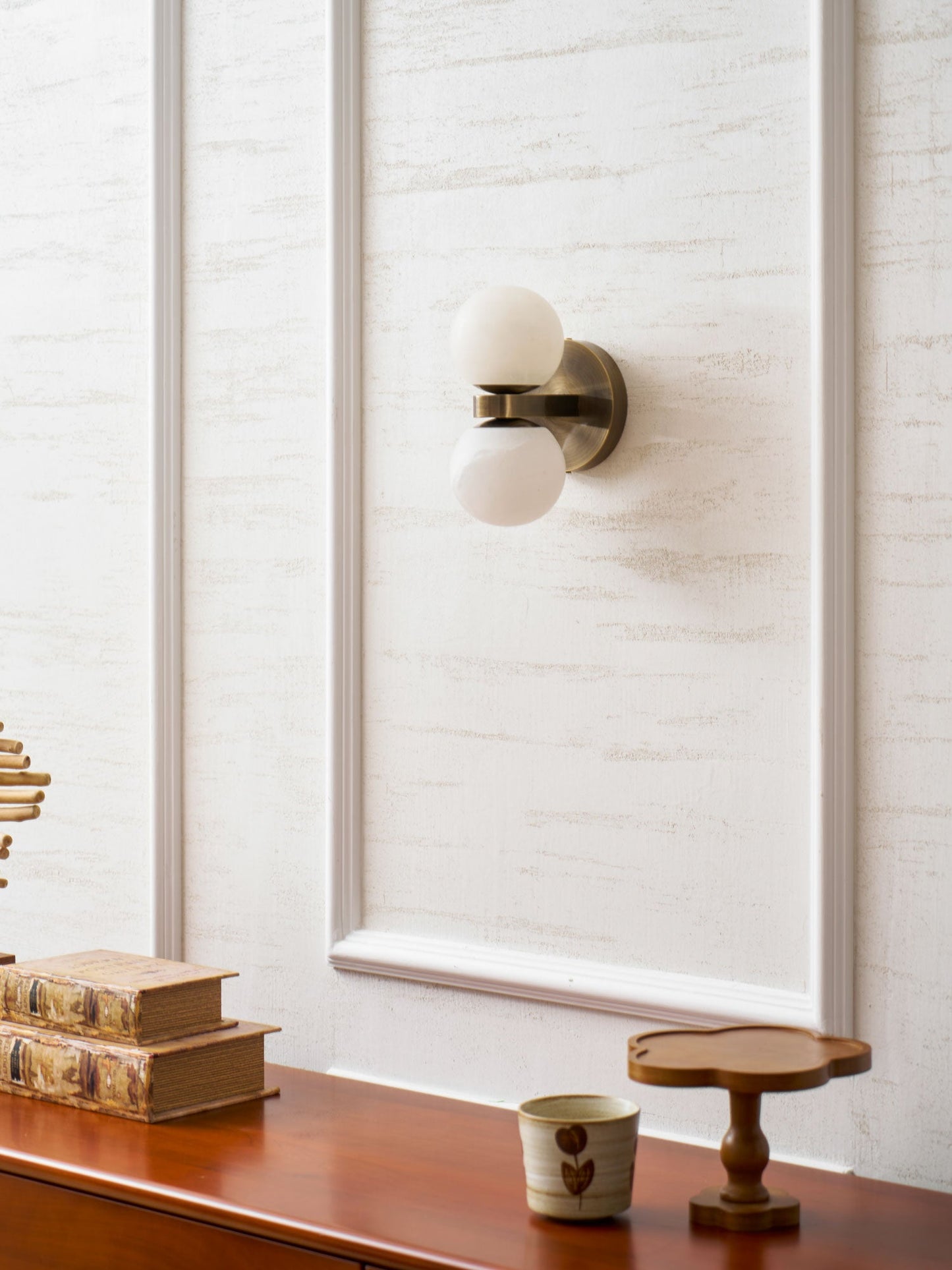 Zela Globe Alabaster Wall Lamp
