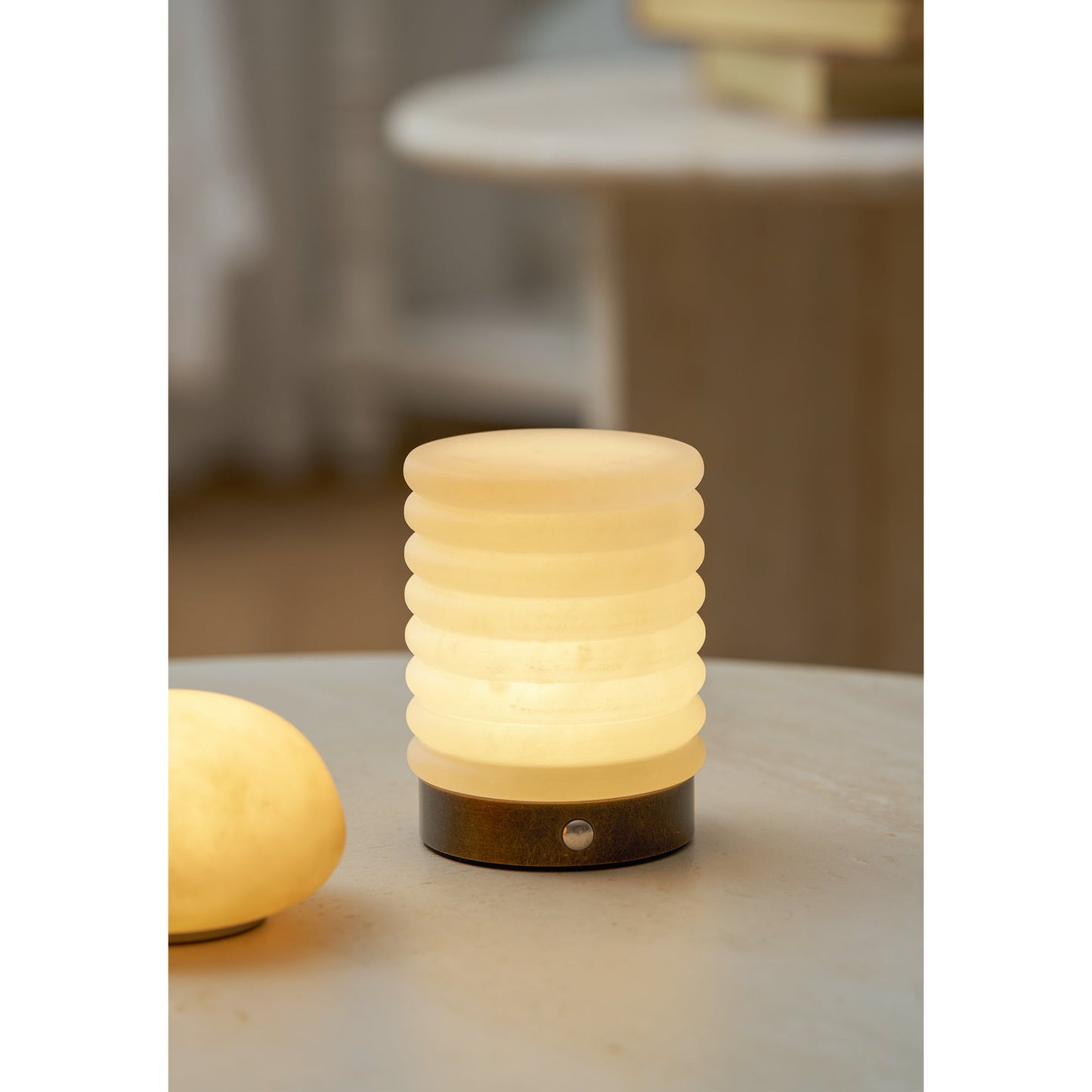 Alabaster Petite Portable Lamp (Built-in Battery)