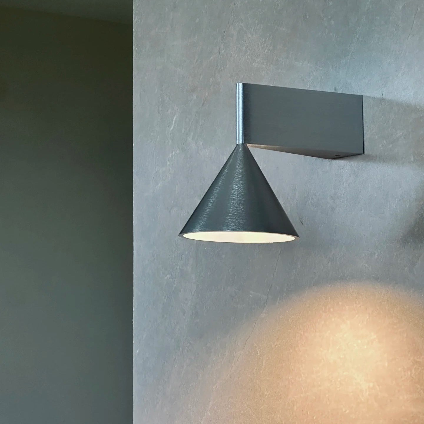 Caris Aluminum Wall Lamp