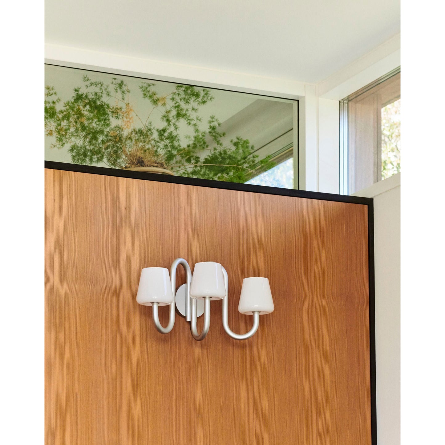 Caris Wall Lamp