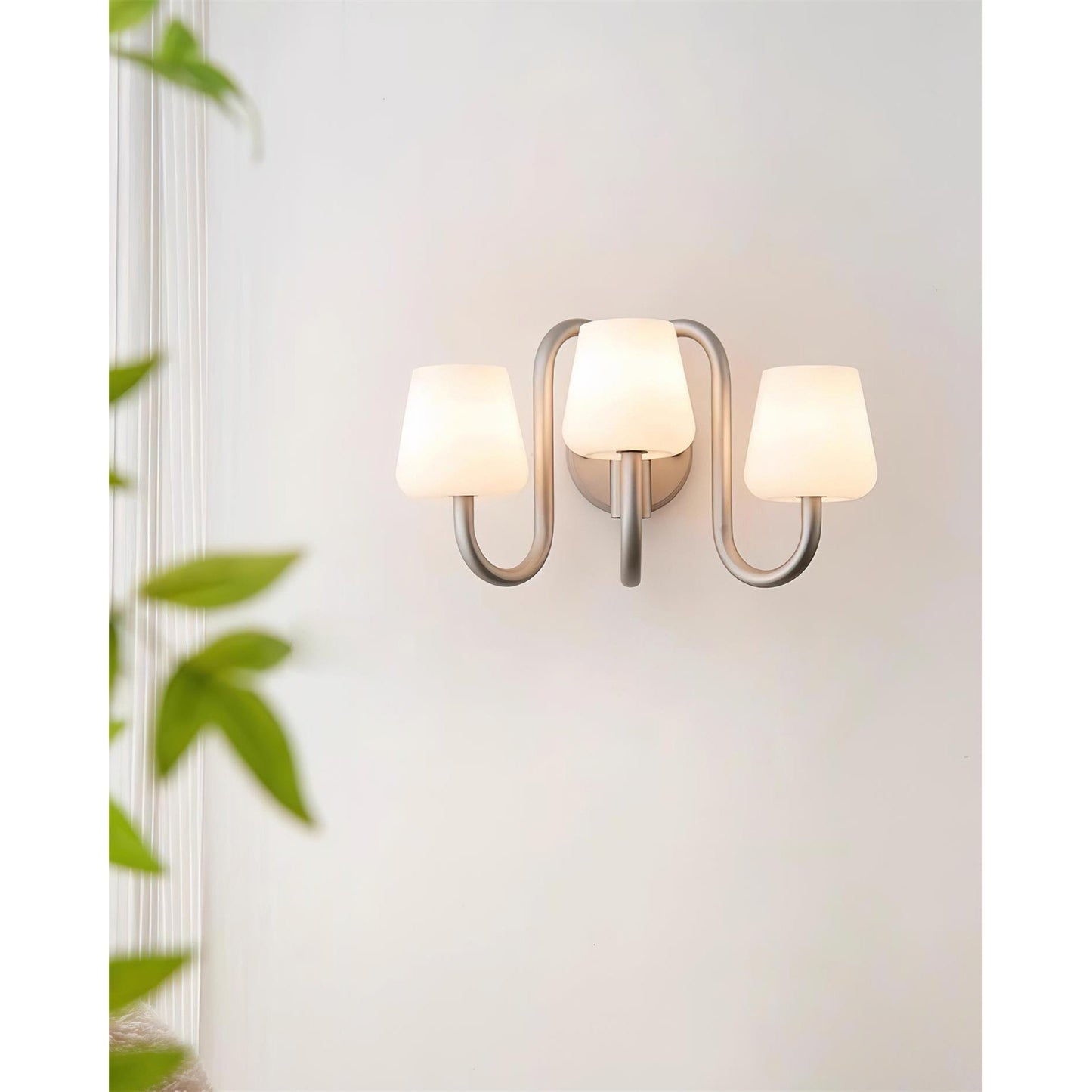 Caris Wall Lamp