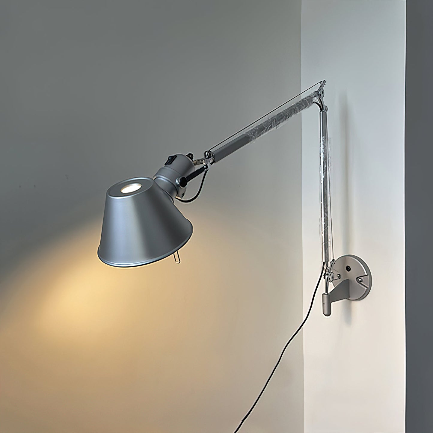 Dovora Rocker Arm Plug-in Sconce