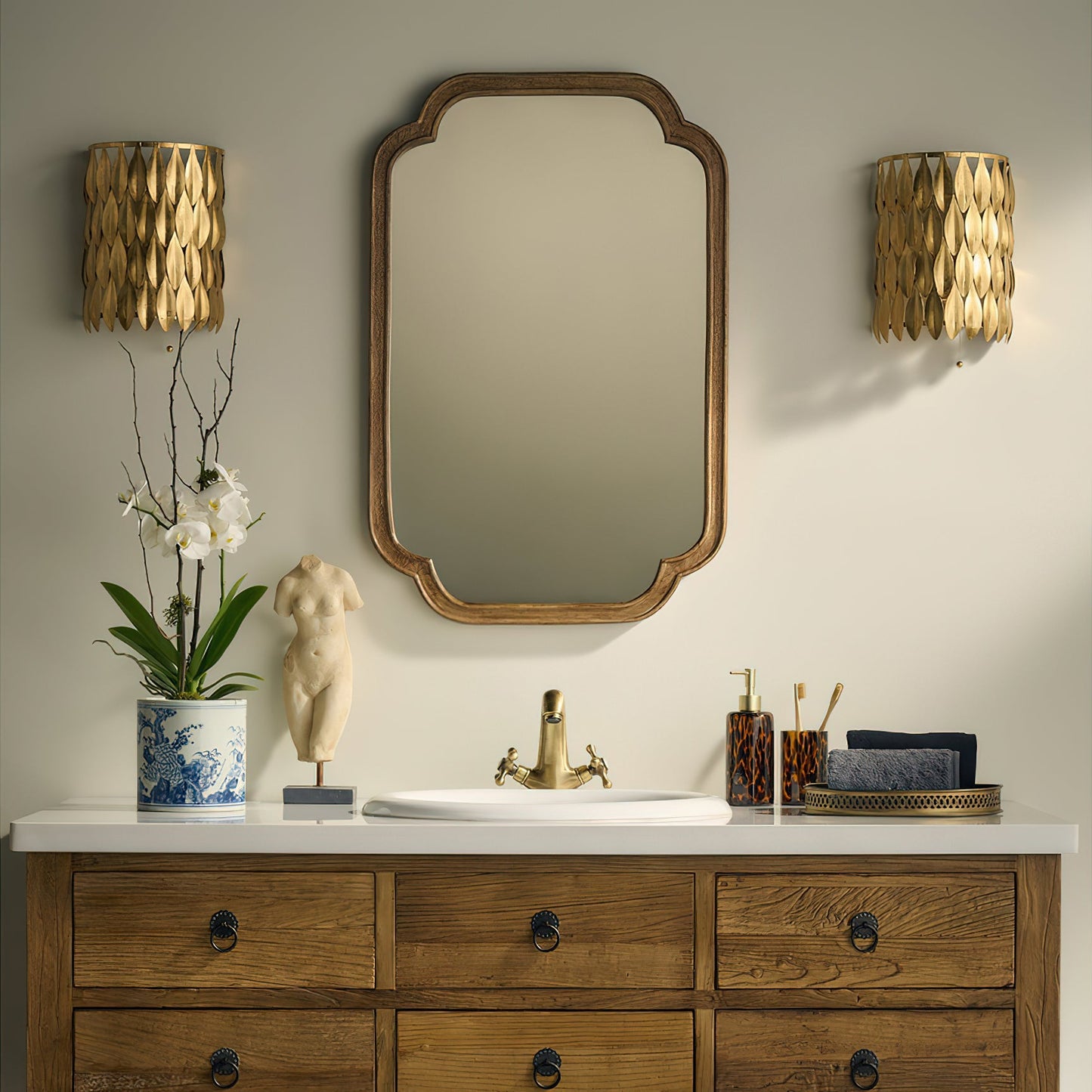 Frida Wall Lamp