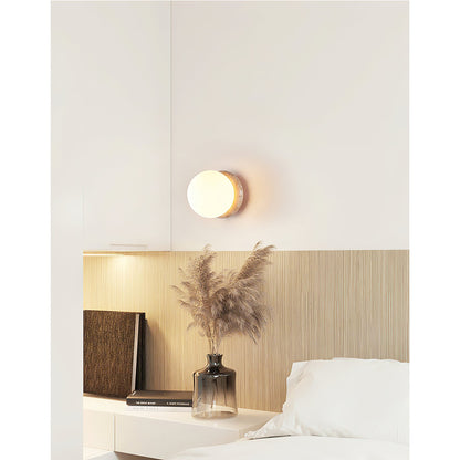 Yves Wall Lamp