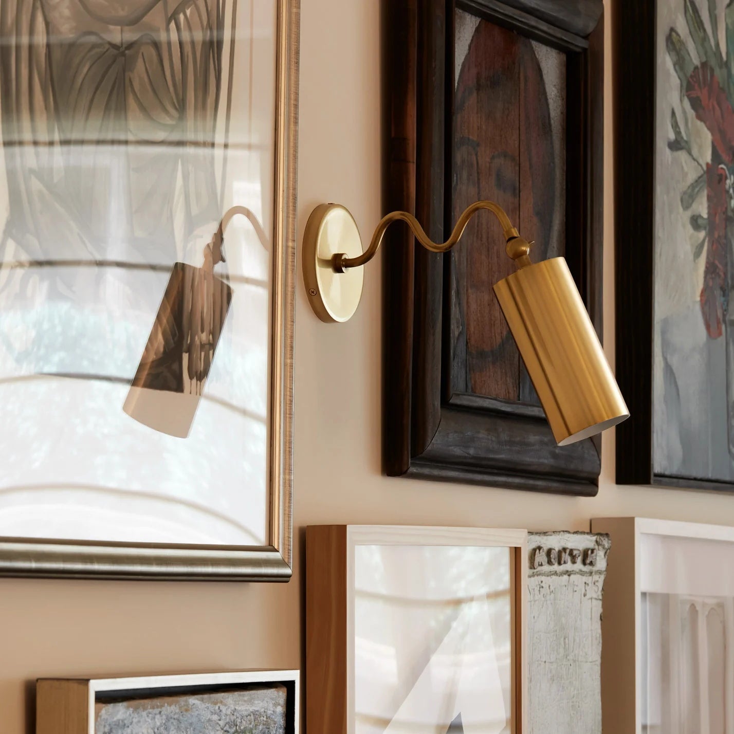 Miryn Wall Lamp