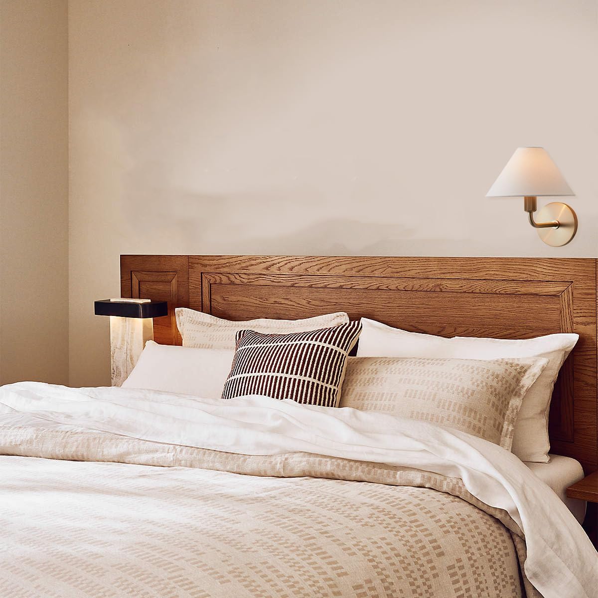 Wynine Wall Lamp