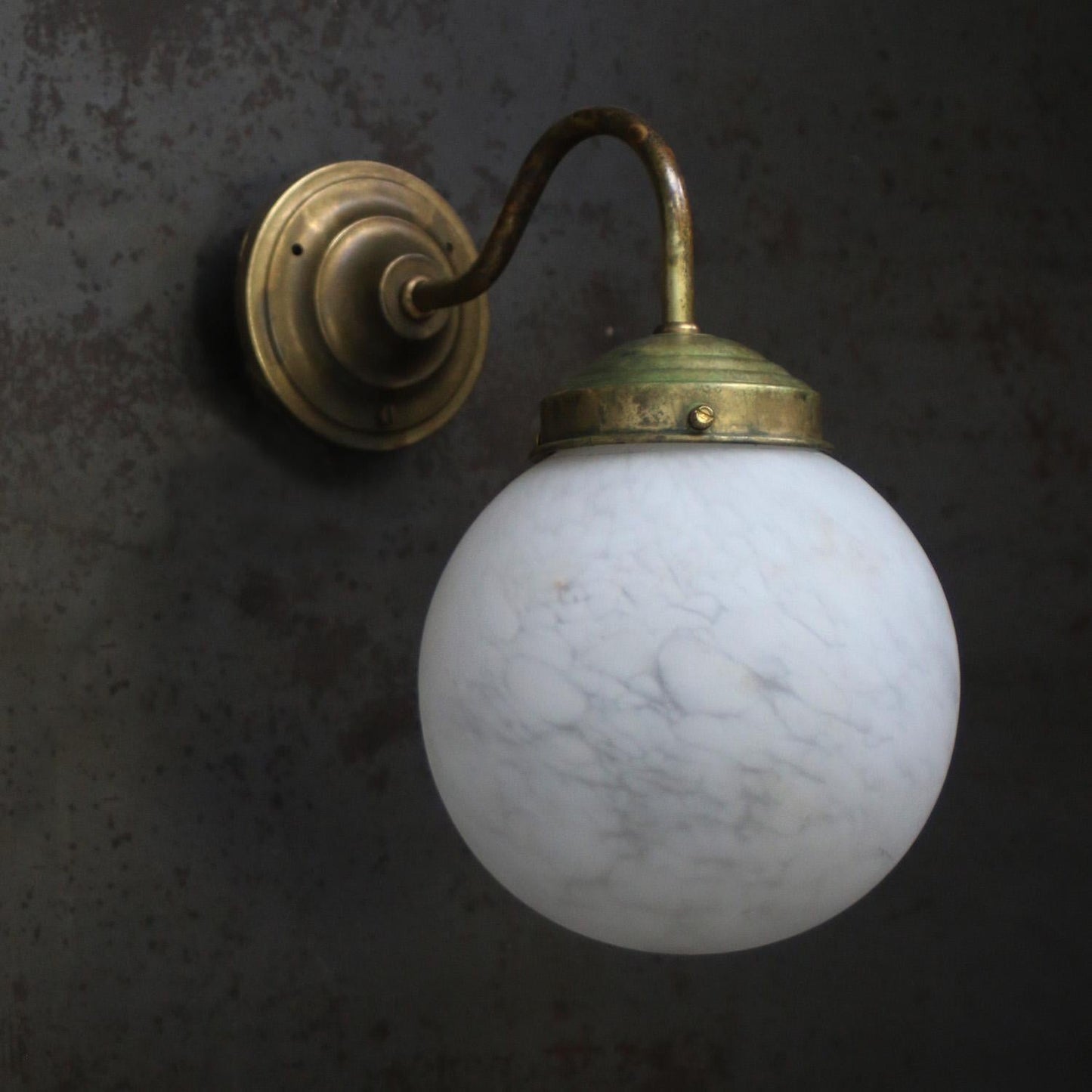 Vesine Alabaster Wall Lamp