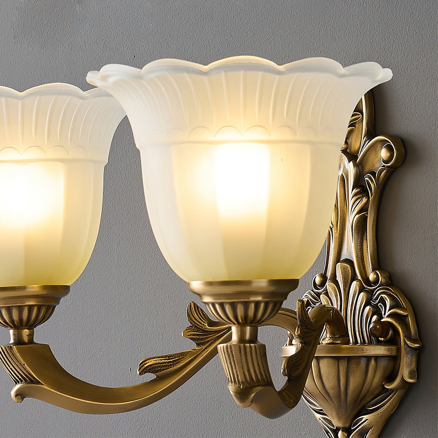 Vesor Flower Brass Sconce