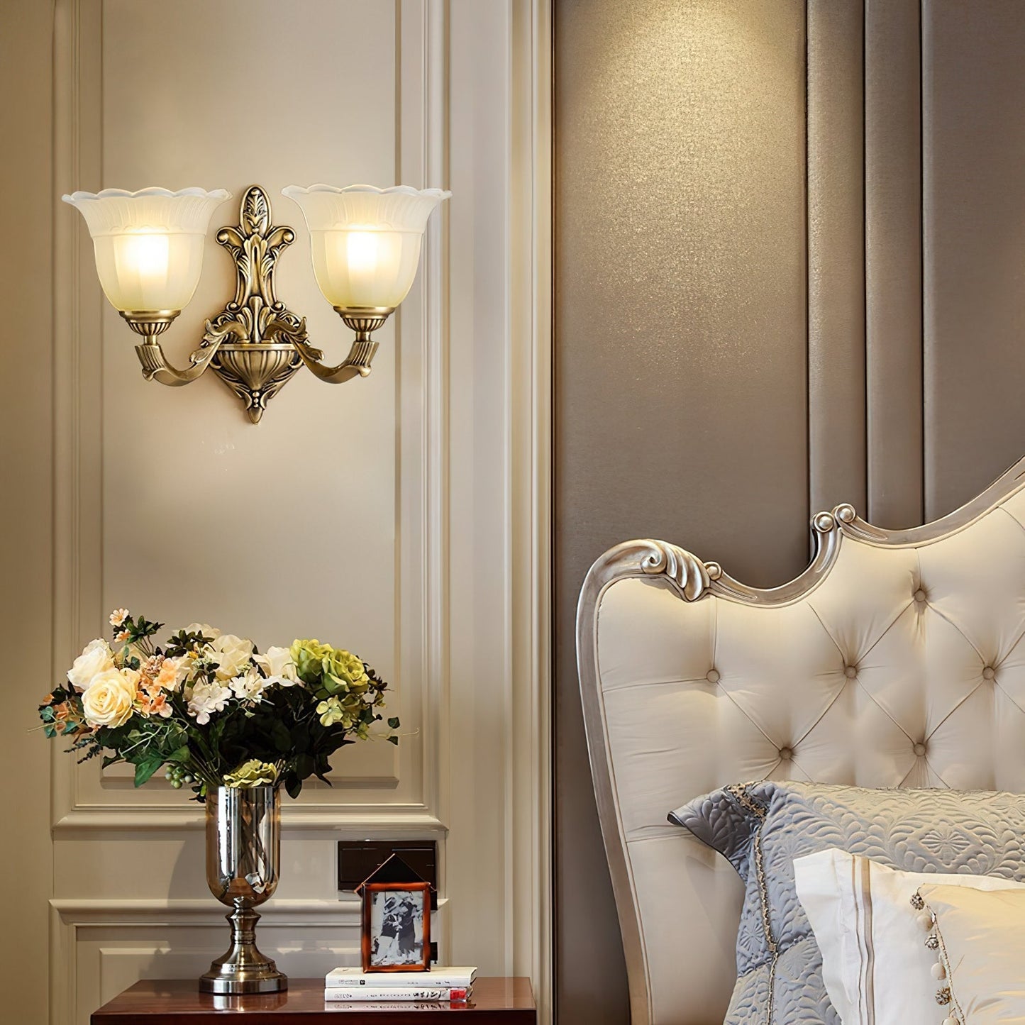 Vesor Flower Brass Sconce