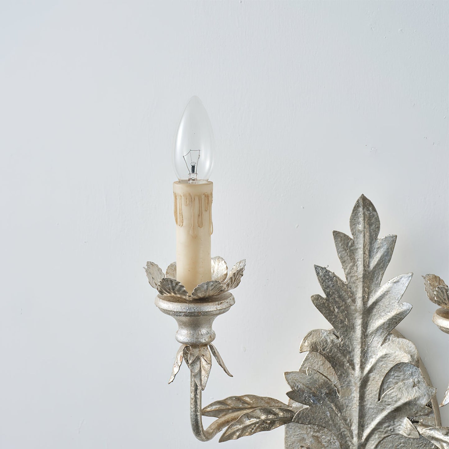 Caelum Leaf Wall Lamp