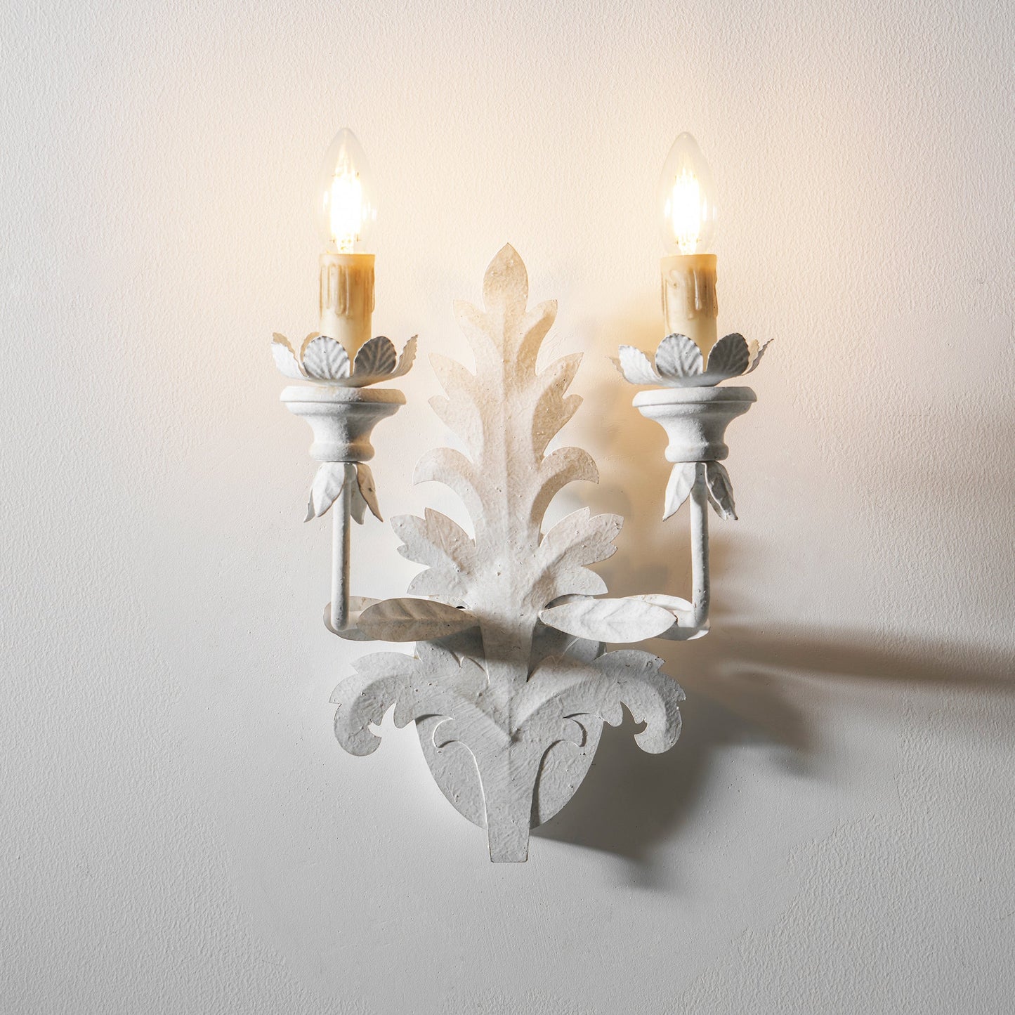 Caelum Leaf Wall Lamp
