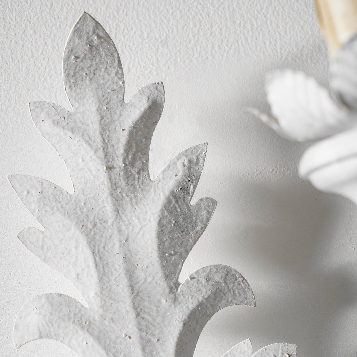 Caelum Leaf Wall Lamp