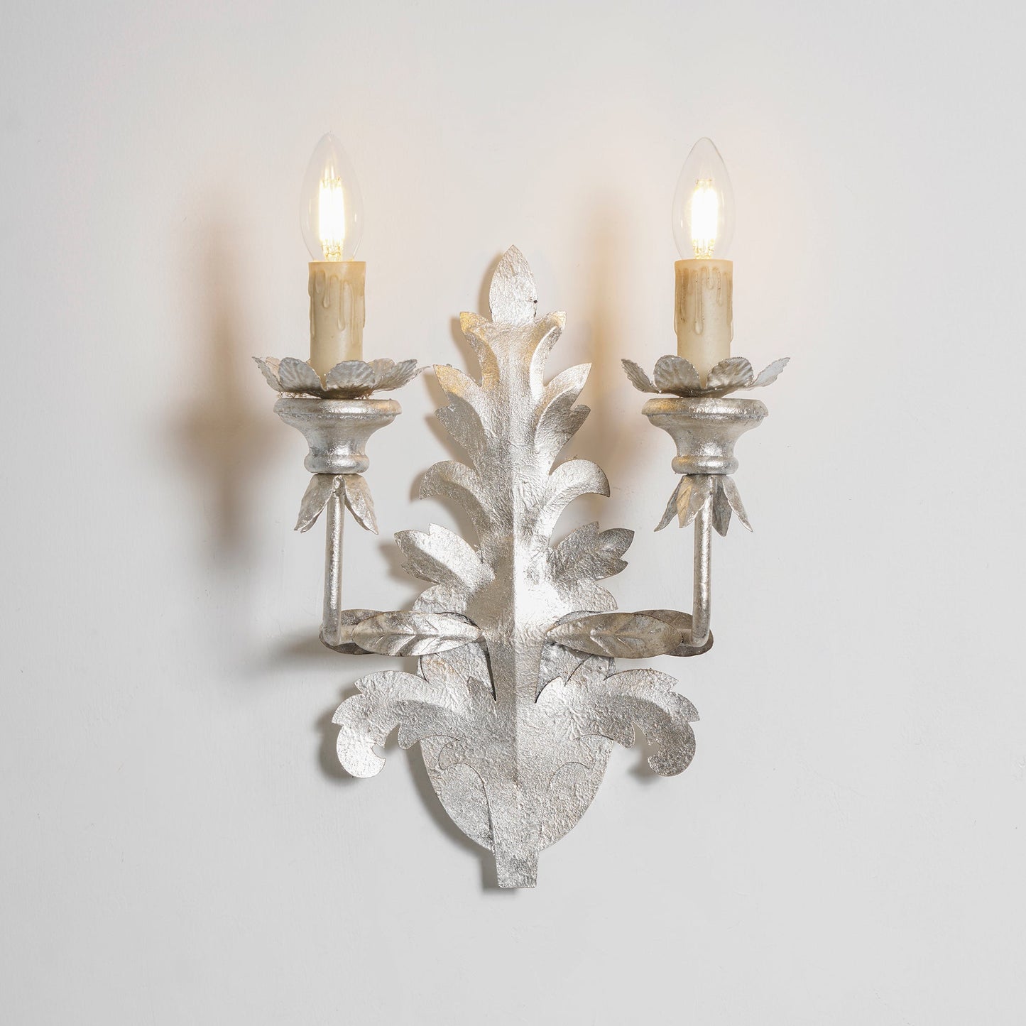 Caelum Leaf Wall Lamp