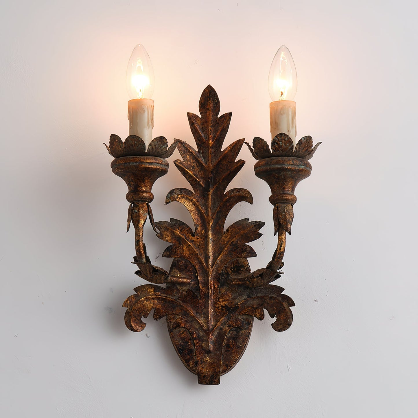 Caelum Leaf Wall Lamp