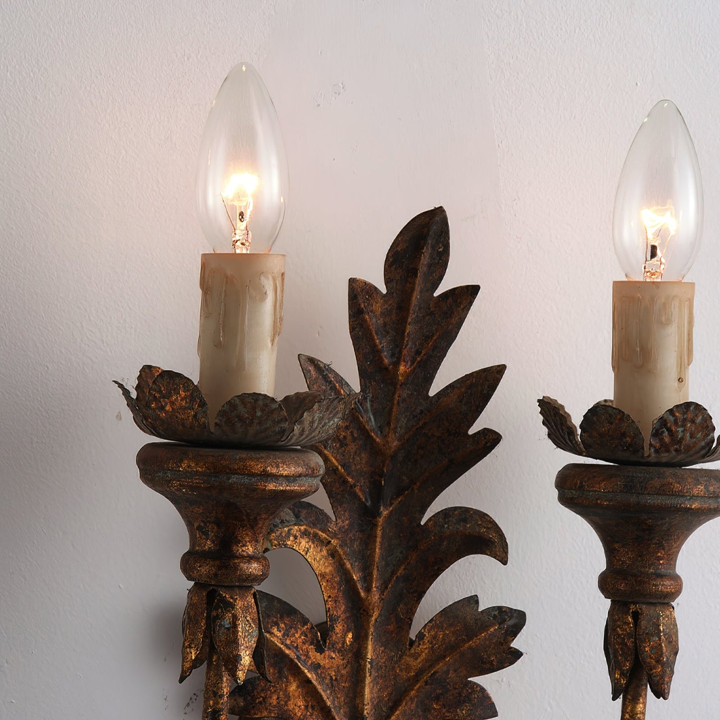 Caelum Leaf Wall Lamp