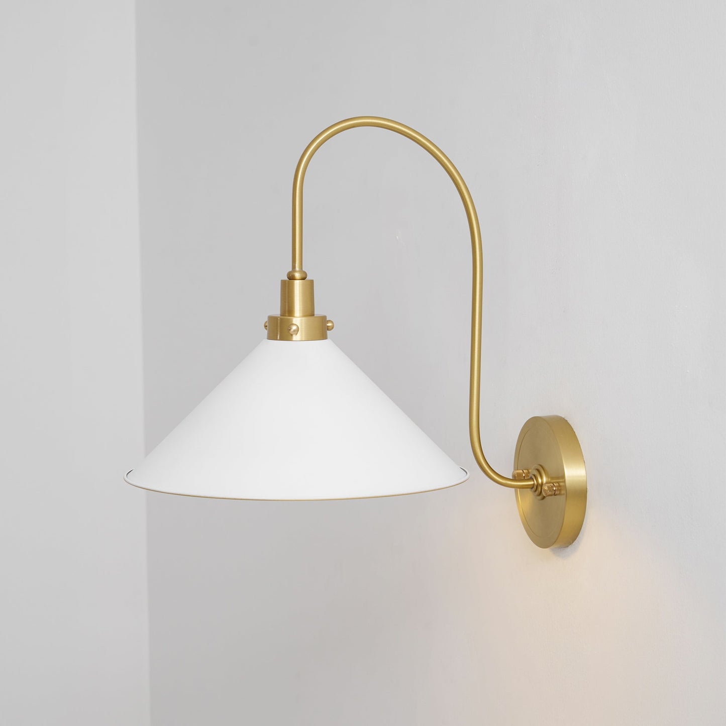 Corara Wall Lamp