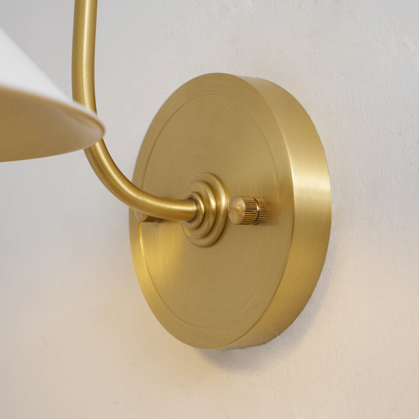 Corara Wall Lamp