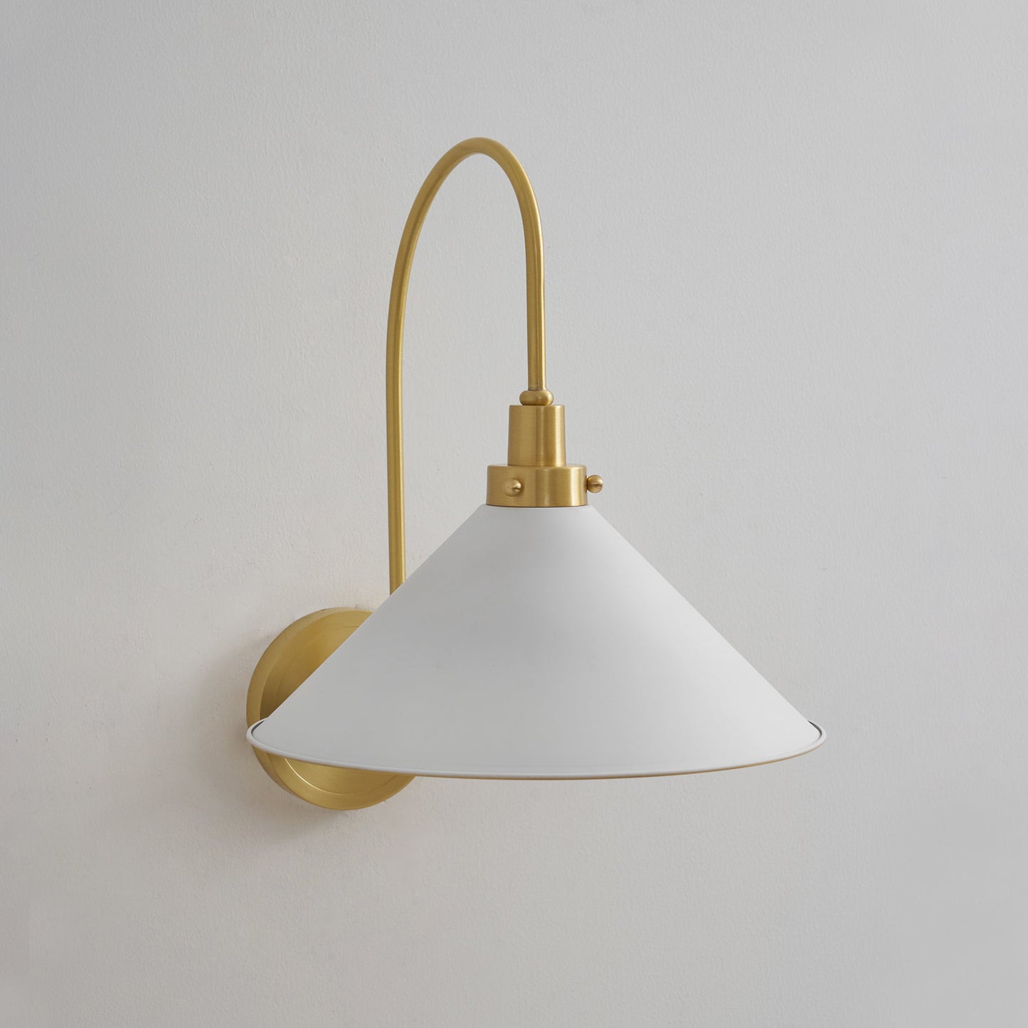 Corara Wall Lamp