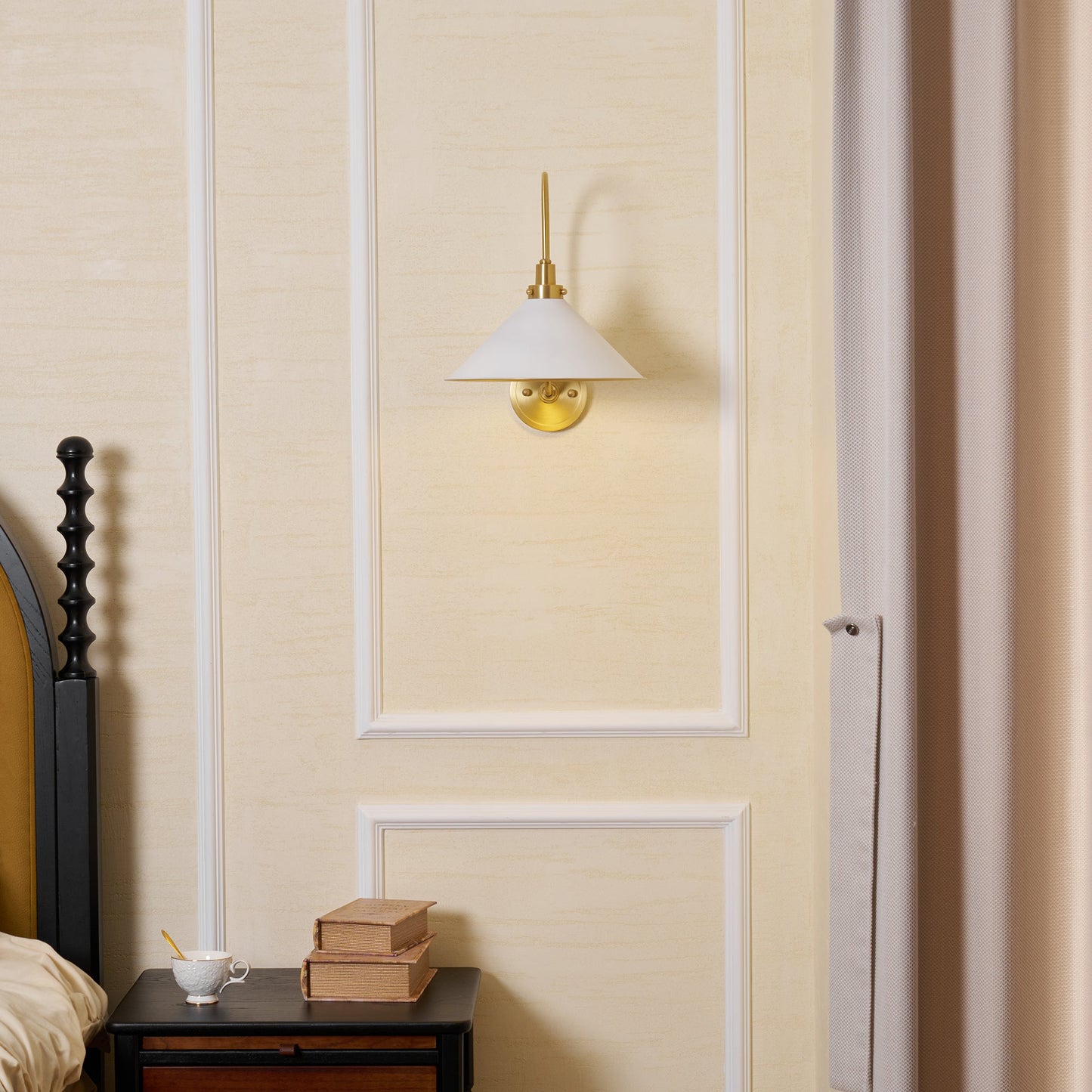 Corara Wall Lamp