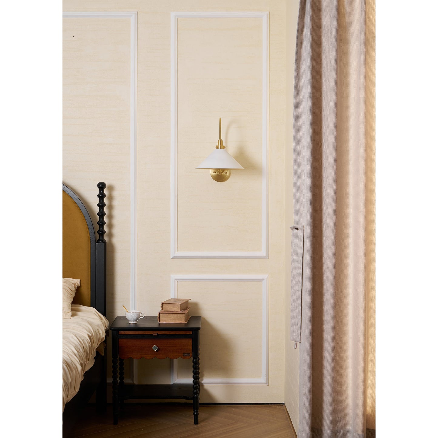 Corara Wall Lamp