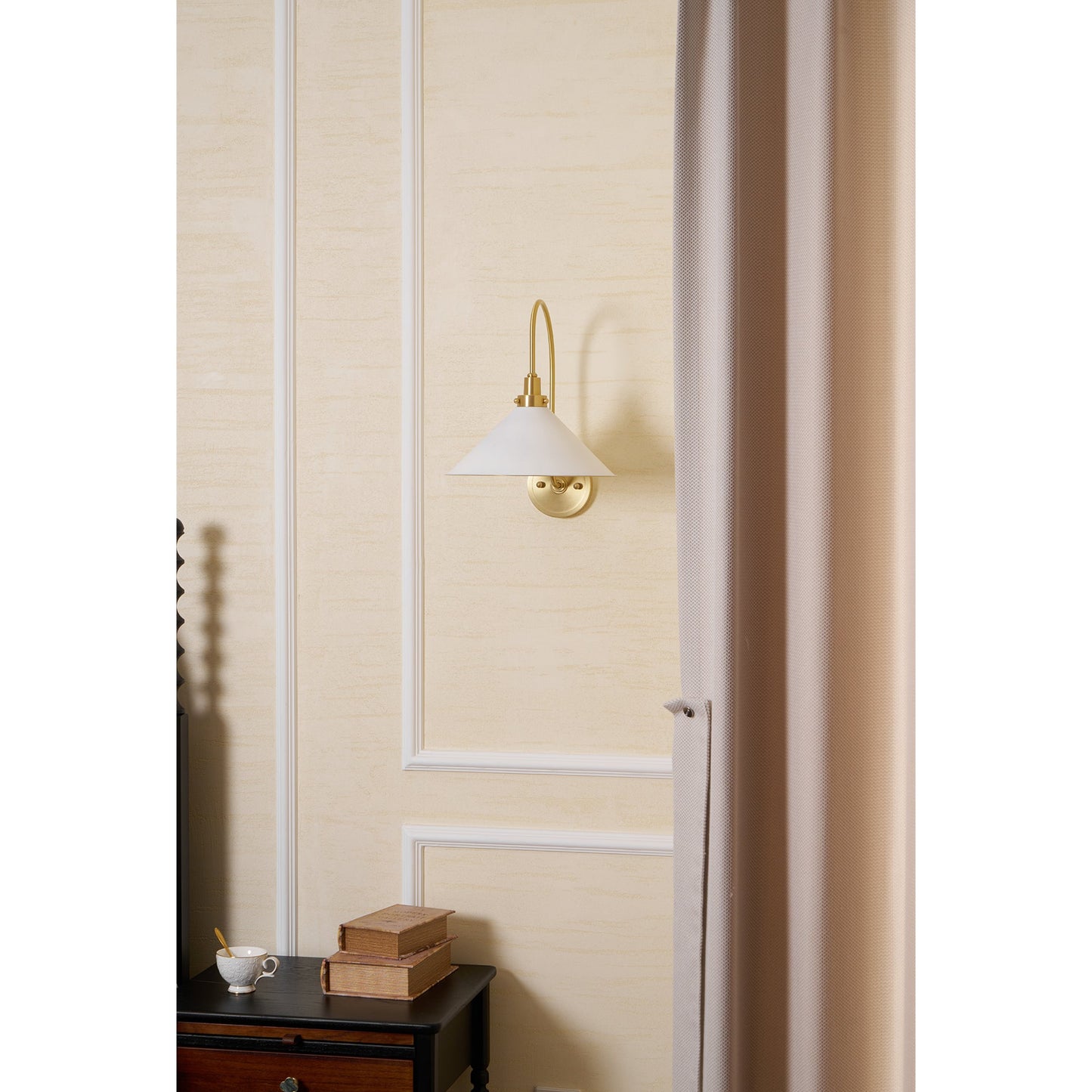 Corara Wall Lamp