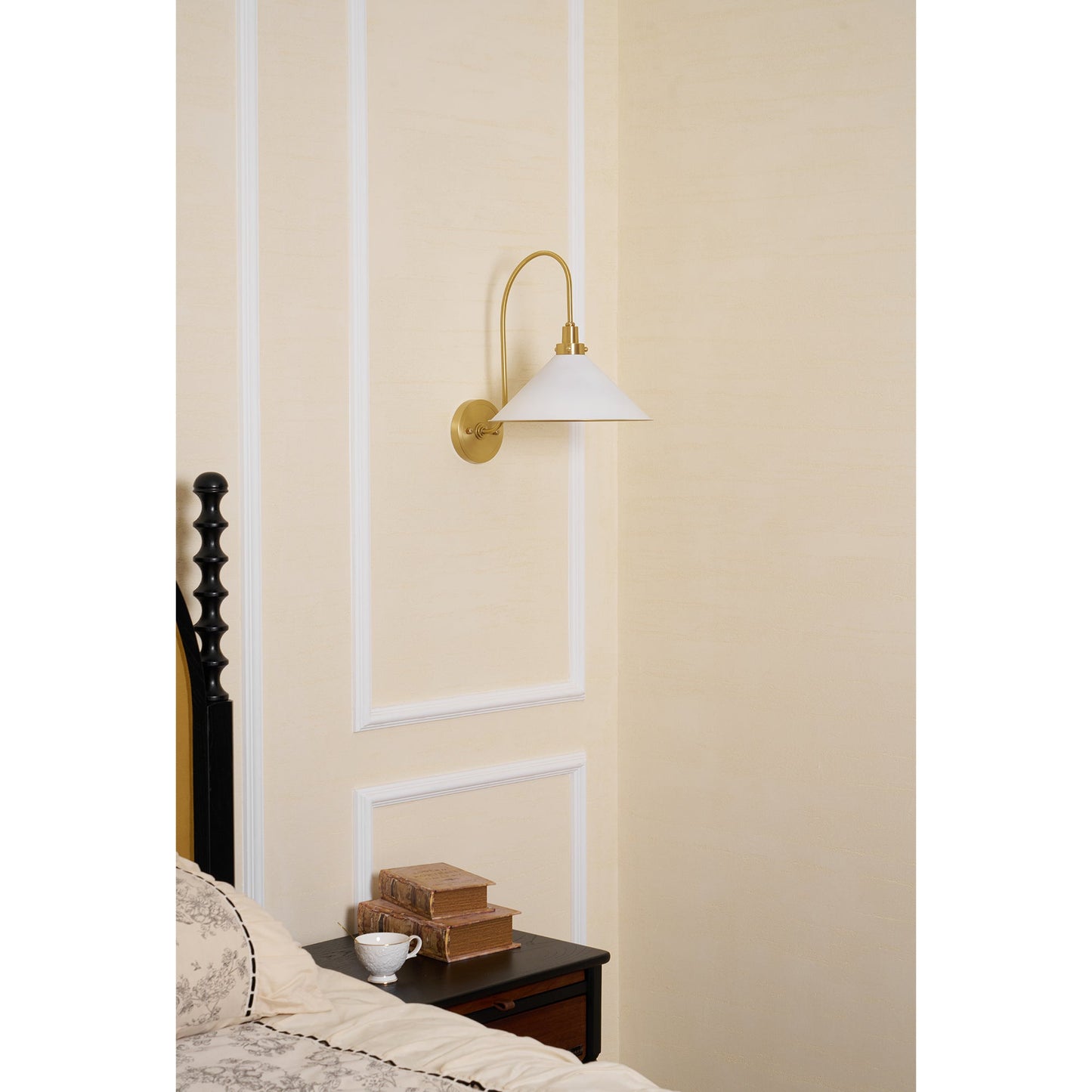 Corara Wall Lamp