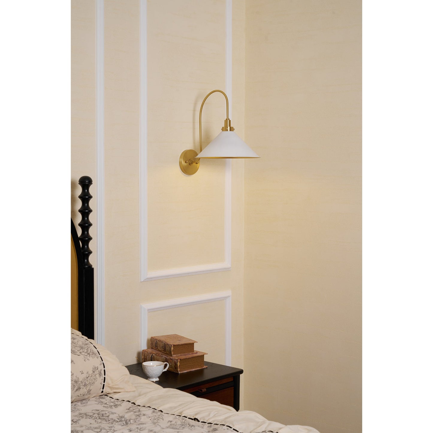 Corara Wall Lamp