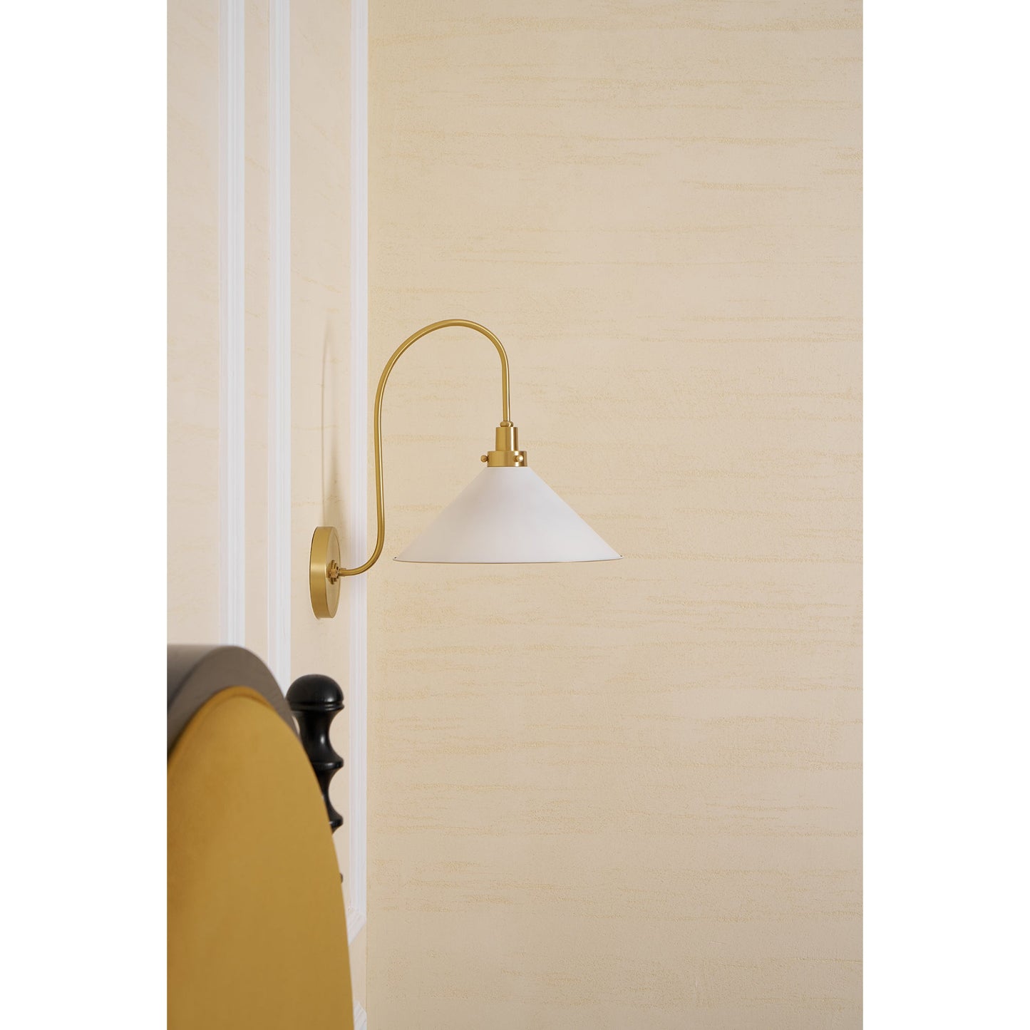 Corara Wall Lamp