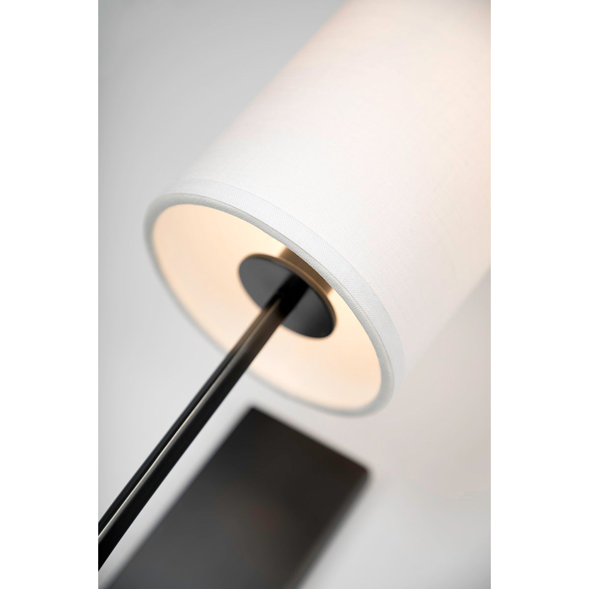 Calia Wall Lamp