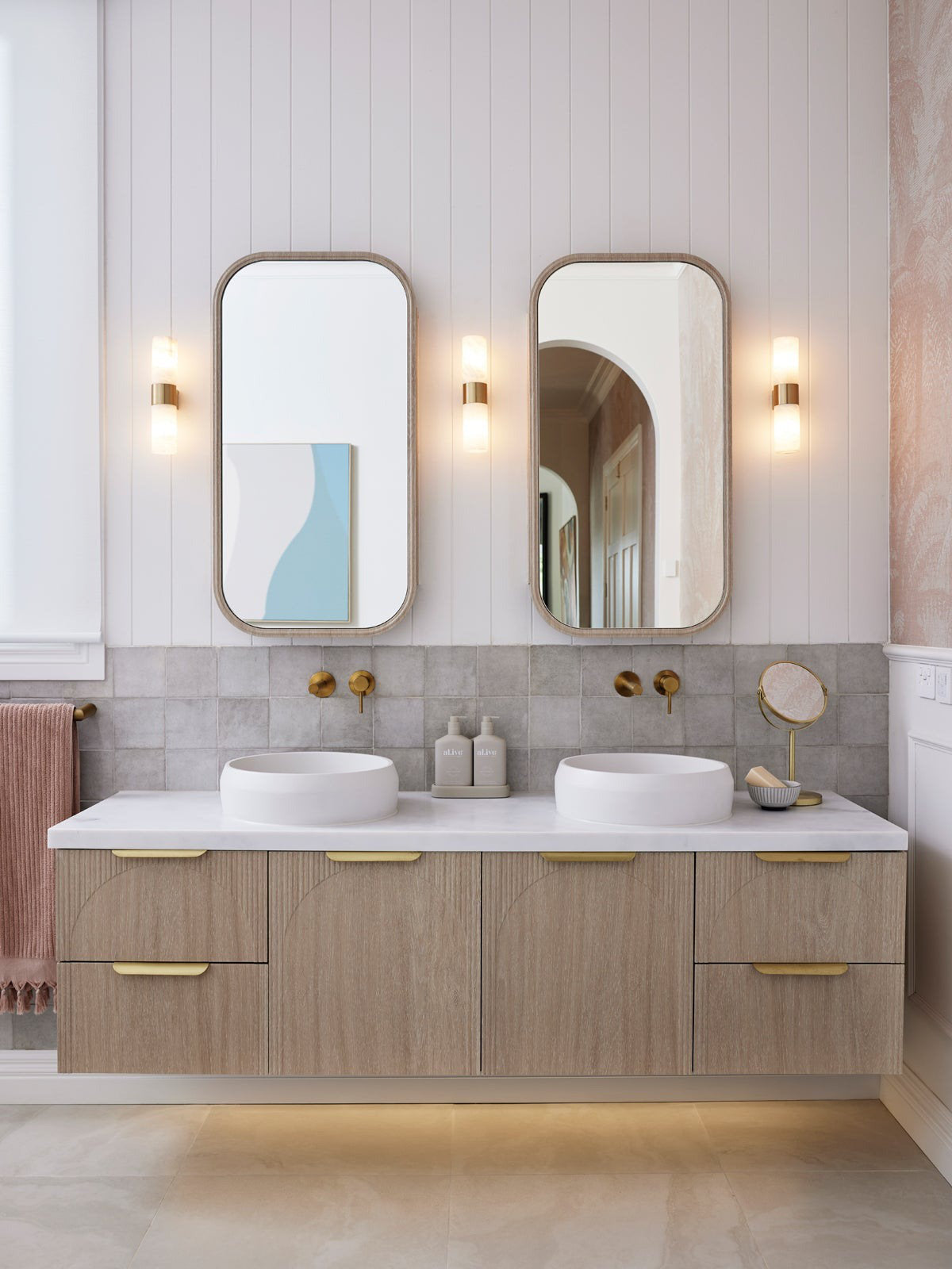 Fenara Alabaster Wall Lamp