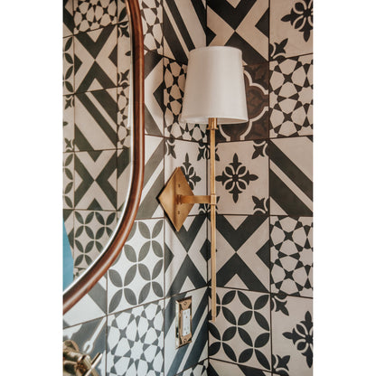 Lira Wall Lamp