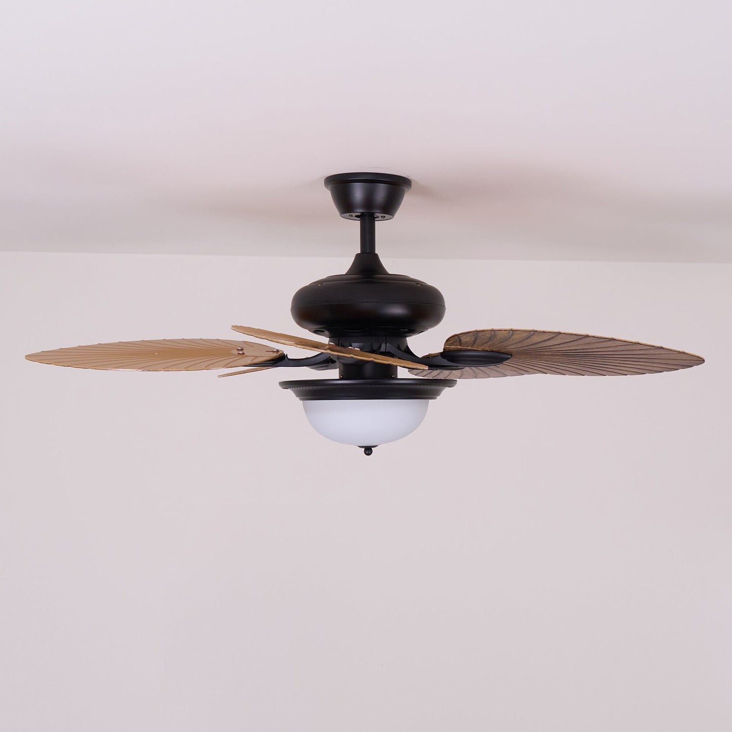Quinor 42″ Ceiling Fan Light