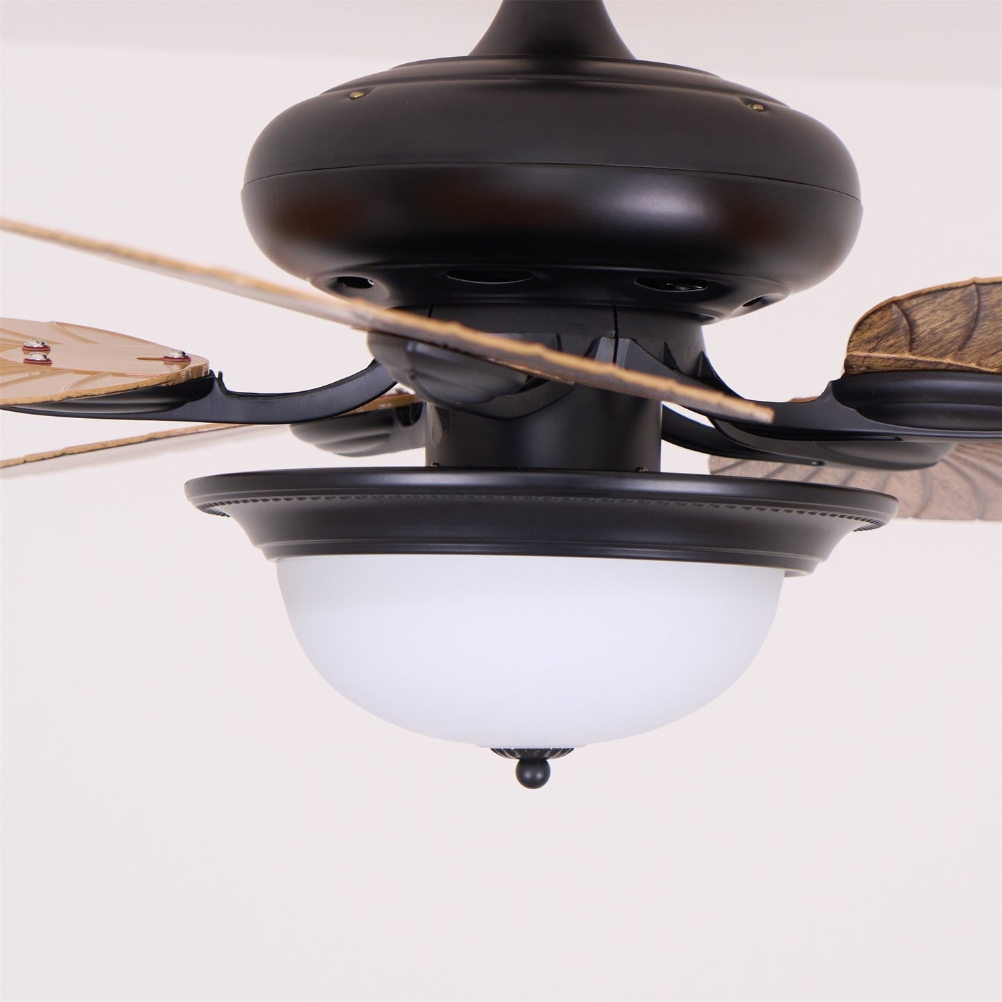 Quinor 42″ Ceiling Fan Light