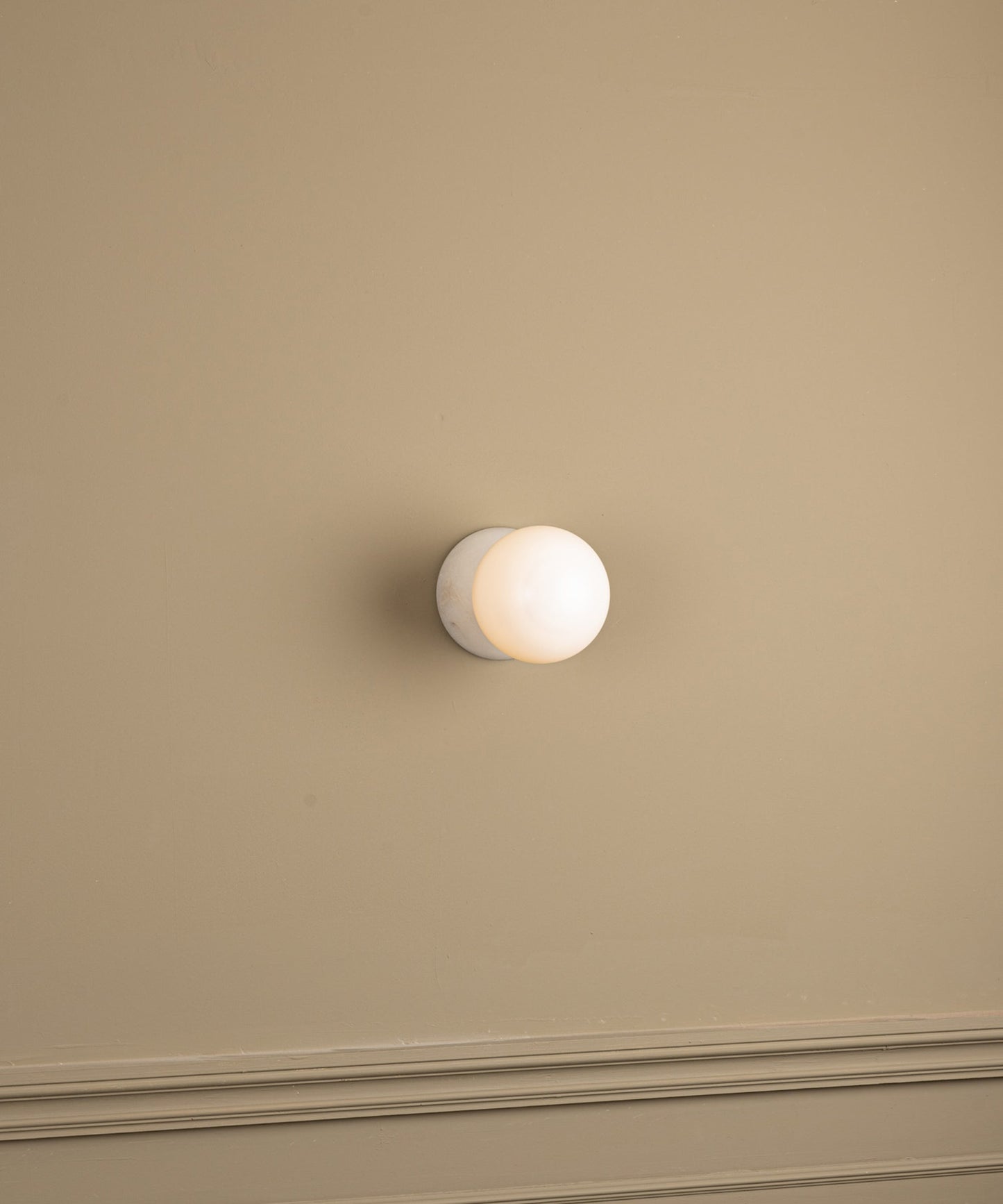 Miris Disc Wall Lamp