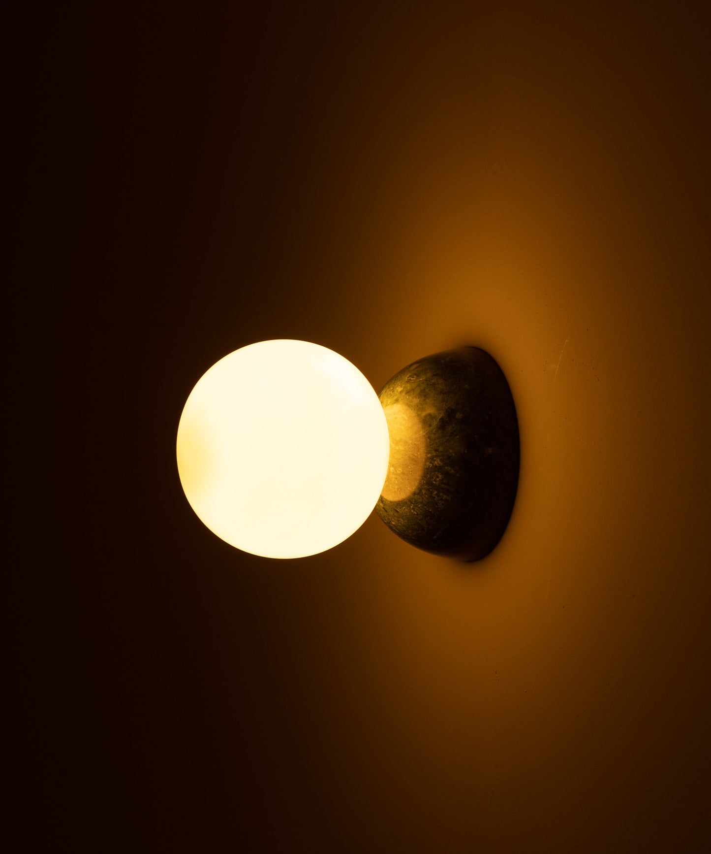 Miris Disc Wall Lamp