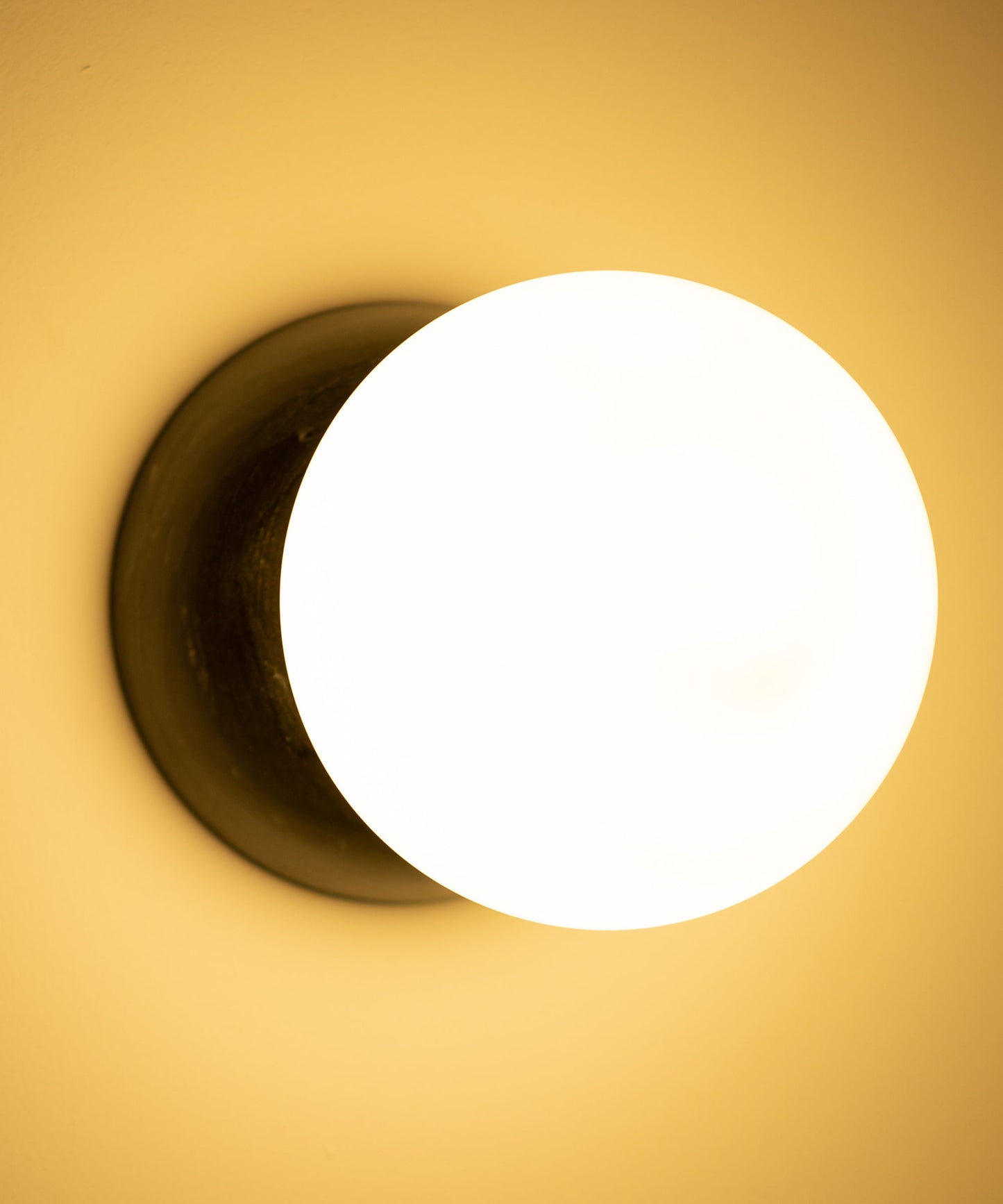 Miris Disc Wall Lamp
