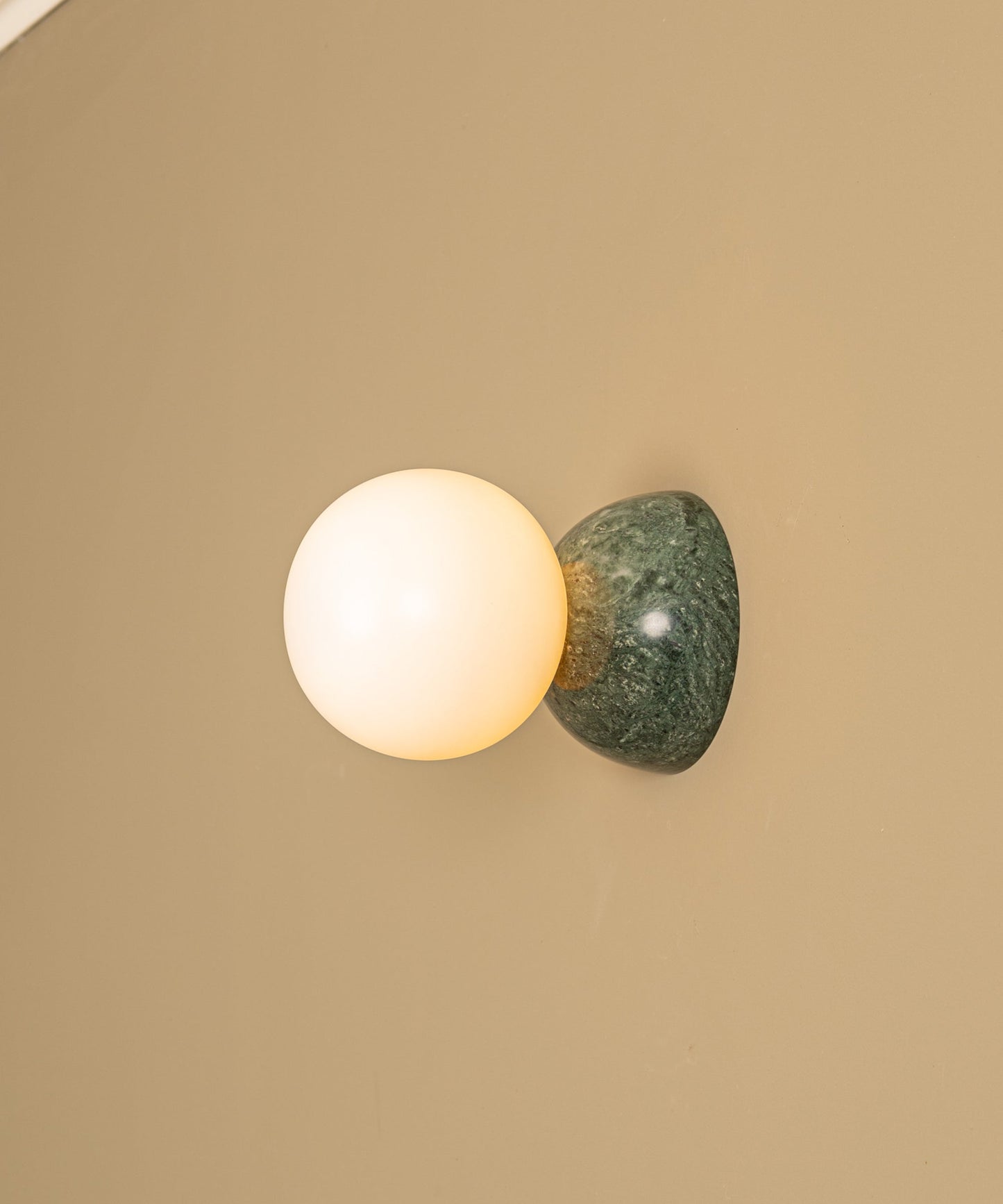Miris Disc Wall Lamp