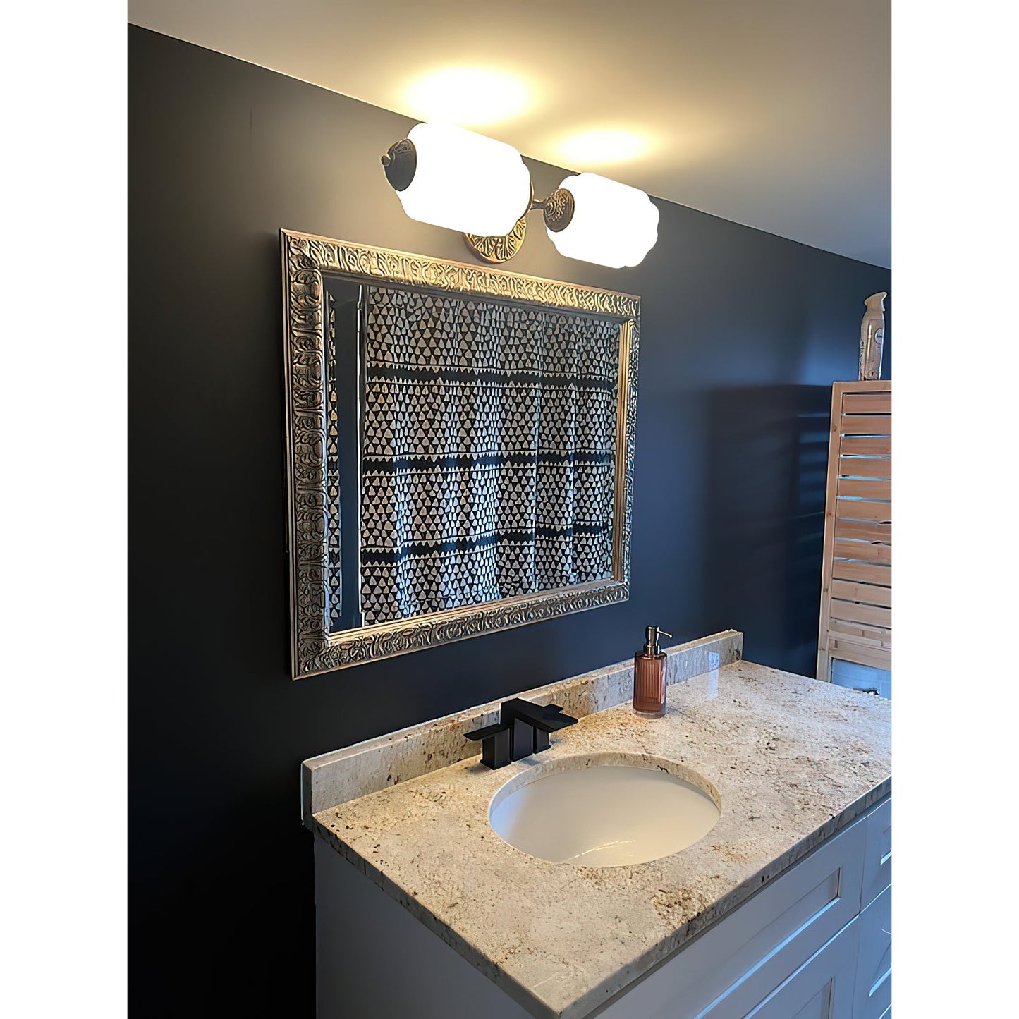 Fluorite Scallop Glass Sconce