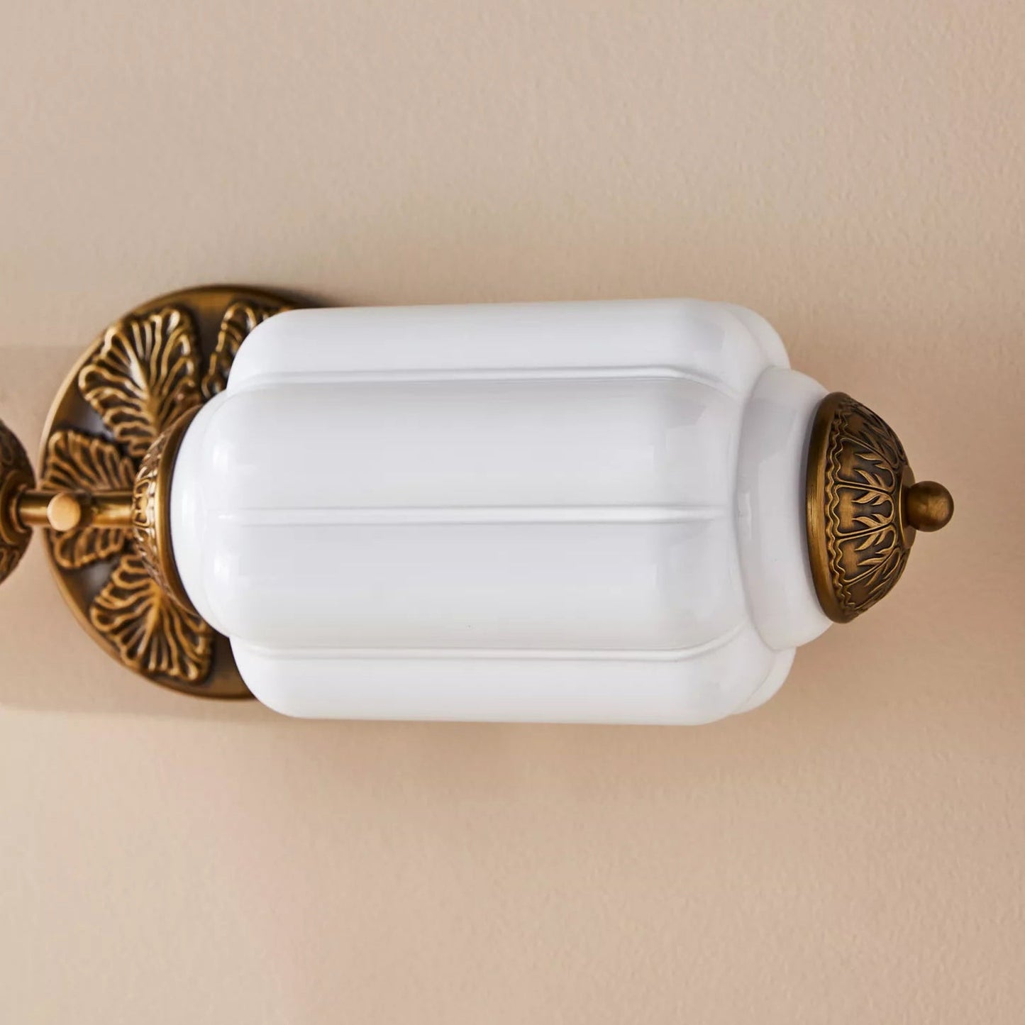 Fluorite Scallop Glass Sconce