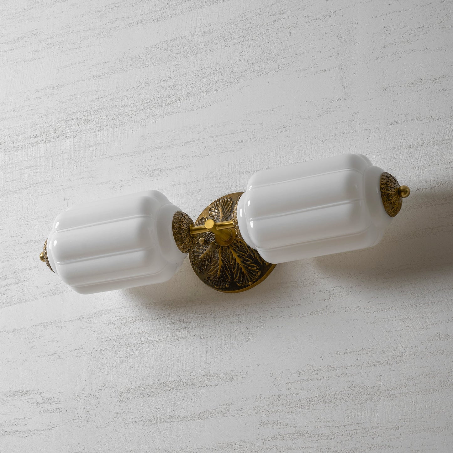 Fluorite Scallop Glass Sconce